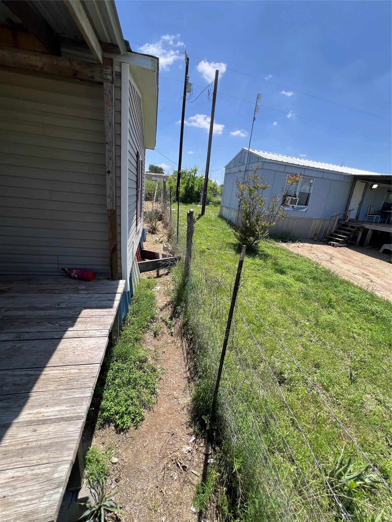 Manufactured Home For Sale in Hood County , 4215 Lanark Drive, Cresson, Texas 76035, 2 Bedroom, 2 Bathroom, Garage spaces, 960 Sqft, built in 2013, Preowned, Price $134,500, mls#21250266, Real Estate Agent in Cresson, Homes For Sale in Hood county, Homes For Sale in Cresson, Realtor in Cresson Texas, Real Estate Brokerage Independent Realty Texas, Luminita Cordes Realtor