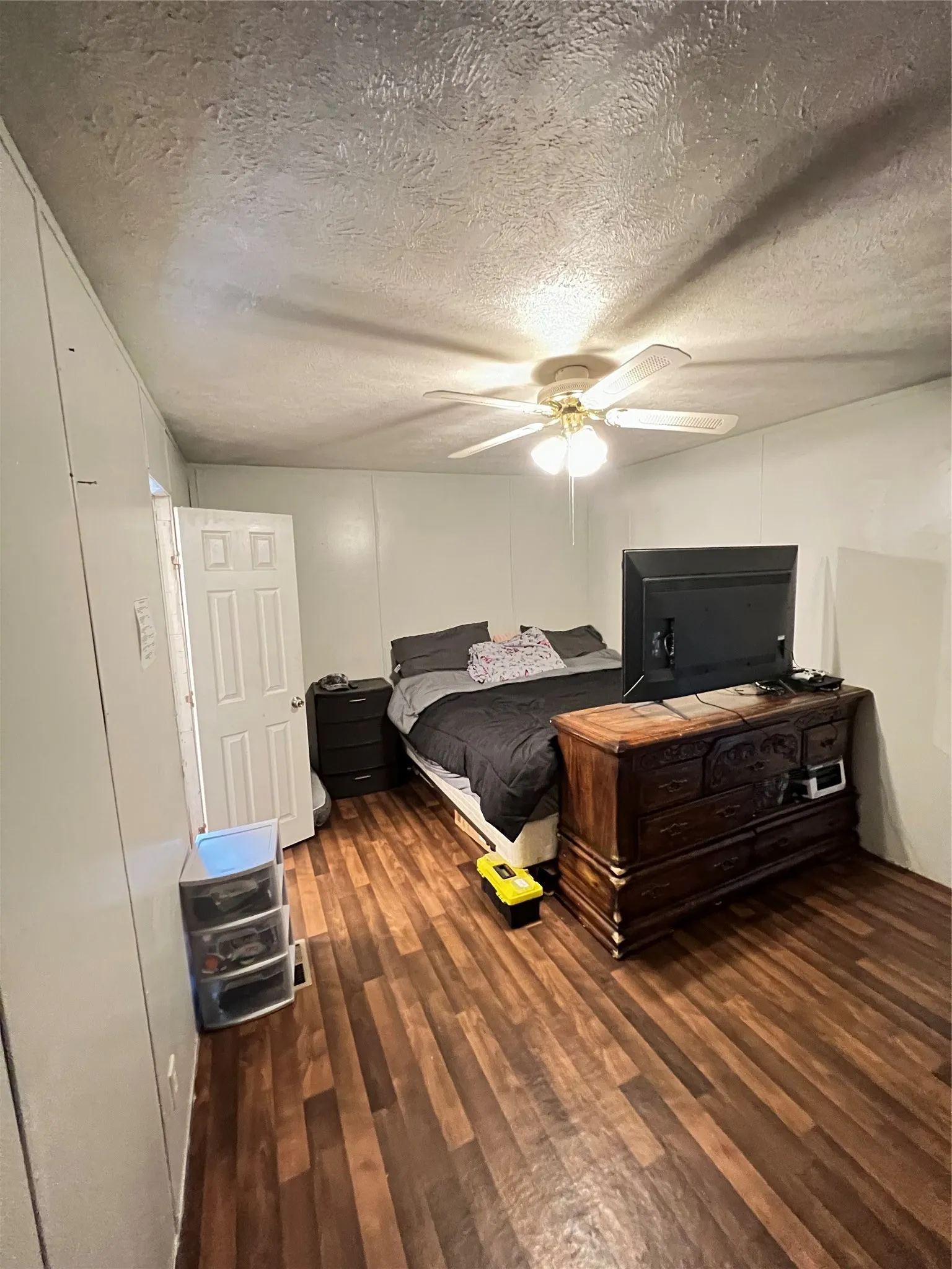 Manufactured Home For Sale in Hood County , 4215 Lanark Drive, Cresson, Texas 76035, 2 Bedroom, 2 Bathroom, Garage spaces, 960 Sqft, built in 2013, Preowned, Price $134,500, mls#21250266, Real Estate Agent in Cresson, Homes For Sale in Hood county, Homes For Sale in Cresson, Realtor in Cresson Texas, Real Estate Brokerage Independent Realty Texas, Luminita Cordes Realtor
