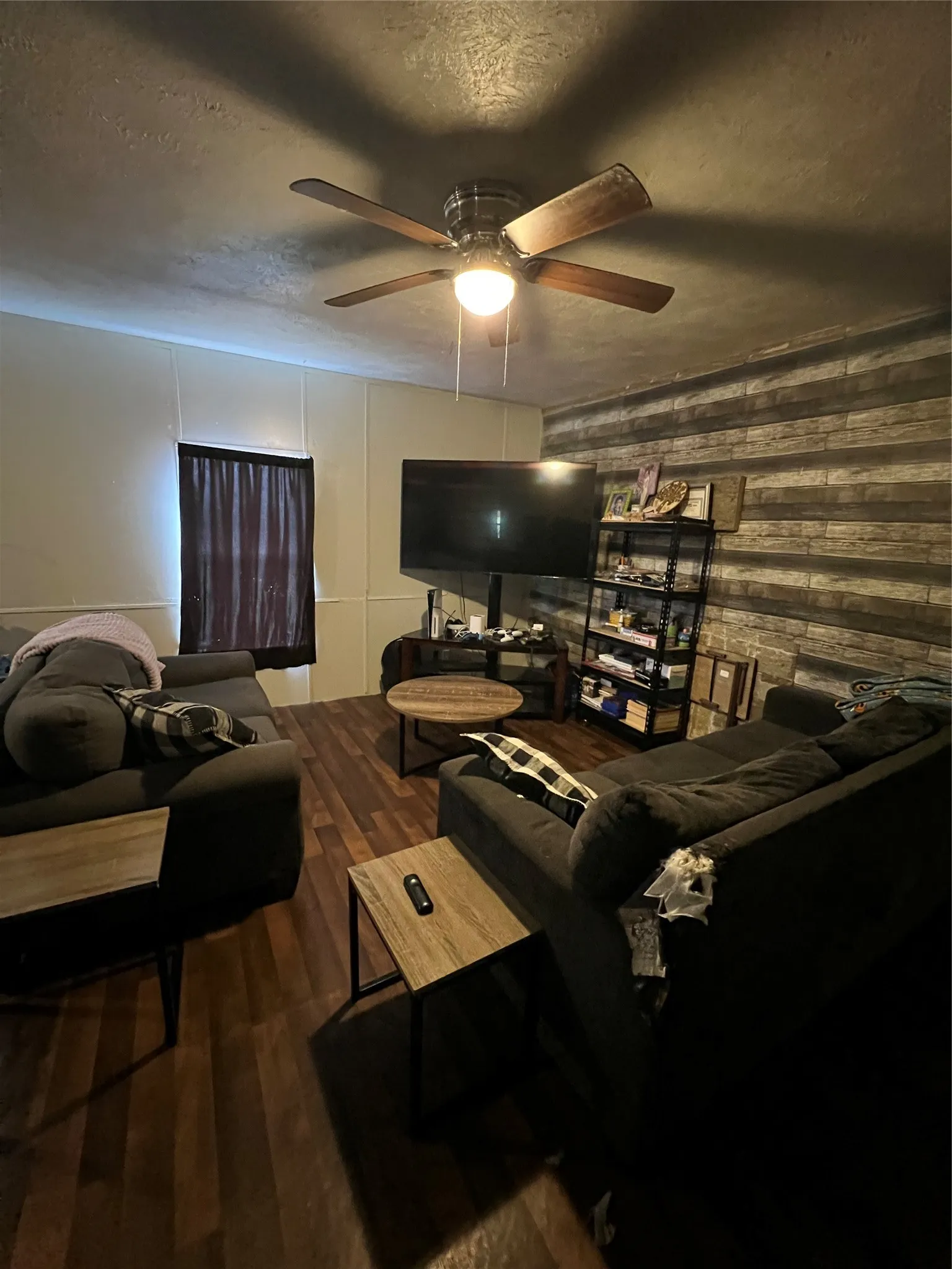 Manufactured Home For Sale in Hood County , 4215 Lanark Drive, Cresson, Texas 76035, 2 Bedroom, 2 Bathroom, Garage spaces, 960 Sqft, built in 2013, Preowned, Price $134,500, mls#21250266, Real Estate Agent in Cresson, Homes For Sale in Hood county, Homes For Sale in Cresson, Realtor in Cresson Texas, Real Estate Brokerage Independent Realty Texas, Luminita Cordes Realtor