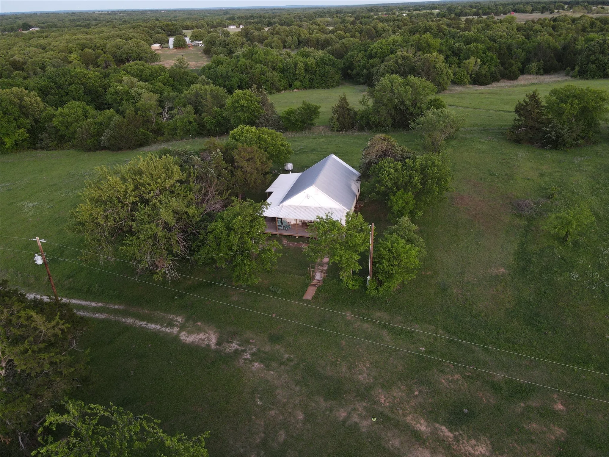Farm For Sale in Montague County , 5444 Well Service Road, Bowie, Texas 76230, 2 Bedroom, 1 Bathroom, Garage spaces, 1,026 Sqft, built in 0, Preowned, mls#21242839, Real Estate Agent in Bowie, Homes For Sale in Montague county, Homes For Sale in Bowie, Realtor in Bowie Texas, Real Estate Brokerage Independent Realty Texas, Luminita Cordes Realtor