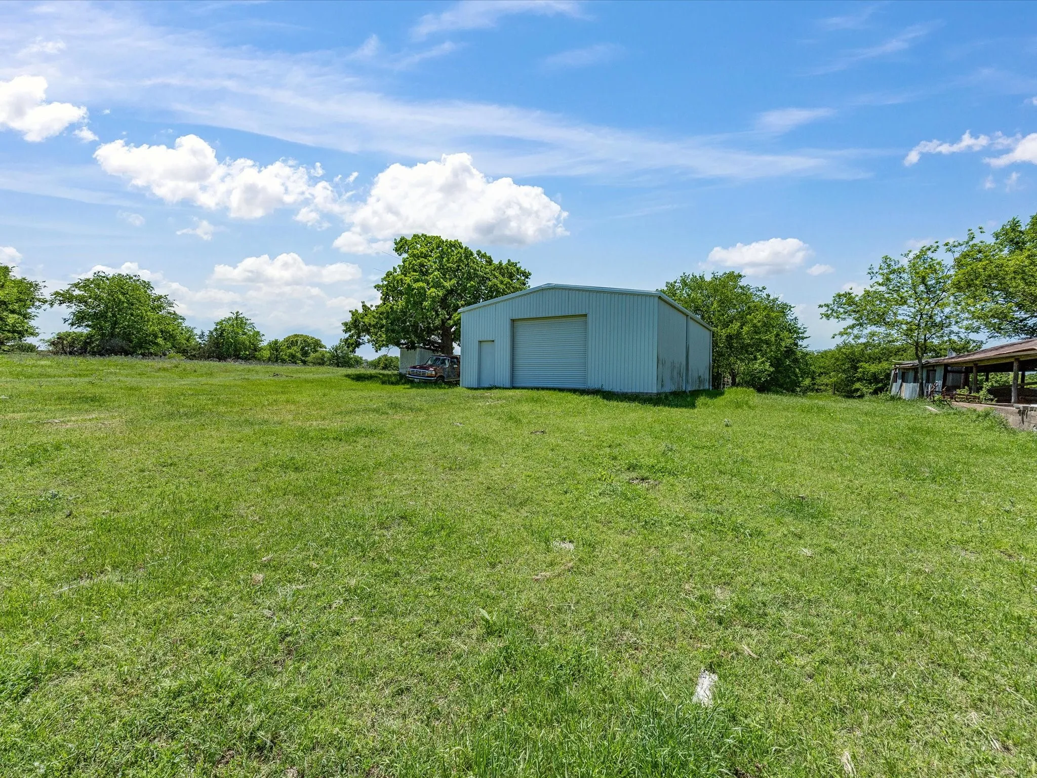 Farm For Sale in Montague County , 5444 Well Service Road, Bowie, Texas 76230, 2 Bedroom, 1 Bathroom, Garage spaces, 1,026 Sqft, built in 0, Preowned, mls#21242839, Real Estate Agent in Bowie, Homes For Sale in Montague county, Homes For Sale in Bowie, Realtor in Bowie Texas, Real Estate Brokerage Independent Realty Texas, Luminita Cordes Realtor