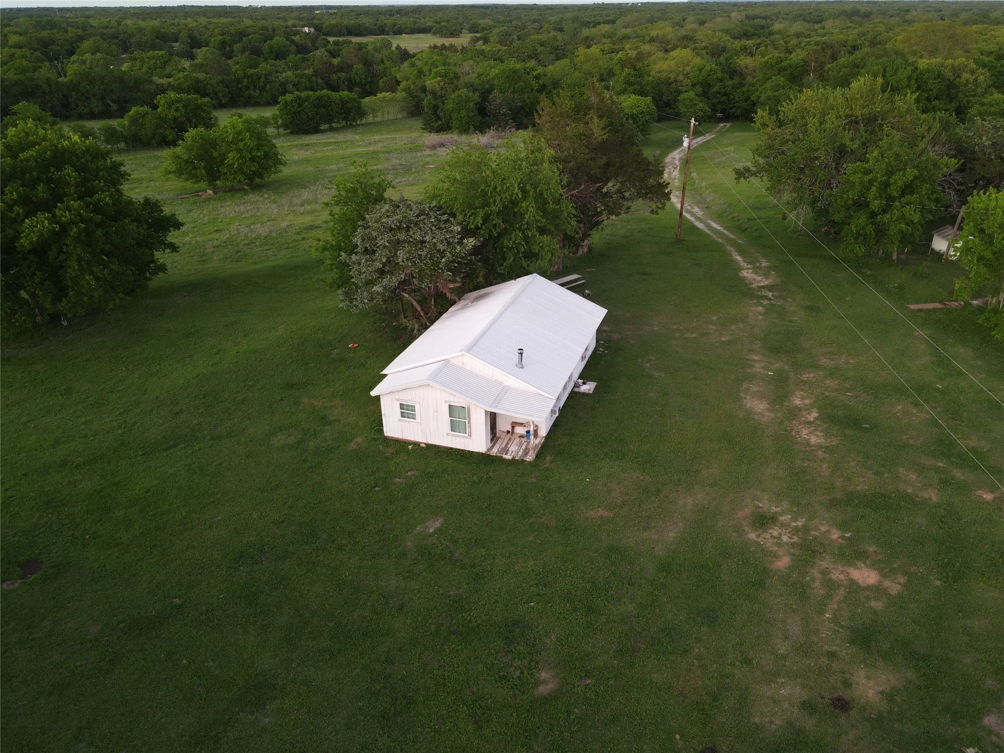 Farm For Sale in Montague County , 5444 Well Service Road, Bowie, Texas 76230, 2 Bedroom, 1 Bathroom, Garage spaces, 1,026 Sqft, built in 0, Preowned, mls#21242839, Real Estate Agent in Bowie, Homes For Sale in Montague county, Homes For Sale in Bowie, Realtor in Bowie Texas, Real Estate Brokerage Independent Realty Texas, Luminita Cordes Realtor