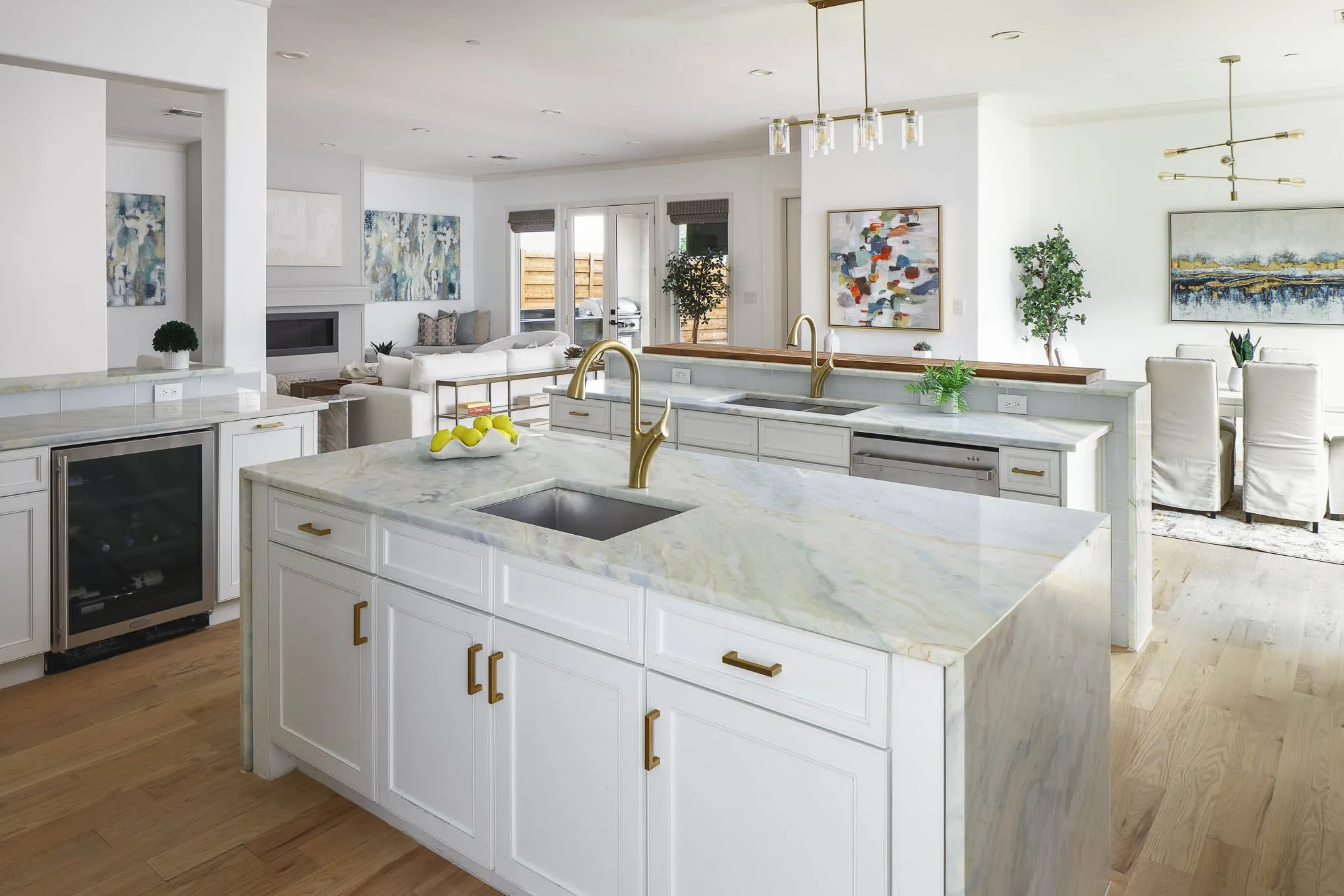 Single Family Residence For Sale in Dallas County , 4085 Amherst Avenue, University Park, Texas 75225, 5 Bedroom, 7 Bathroom, 2 Garage spaces, 5,127 Sqft, built in 2016, Preowned, mls#21250234, Real Estate Agent in University Park, Homes For Sale in Dallas county, Homes For Sale in University Park, Realtor in University Park Texas, Real Estate Brokerage Independent Realty Texas, Luminita Cordes Realtor
