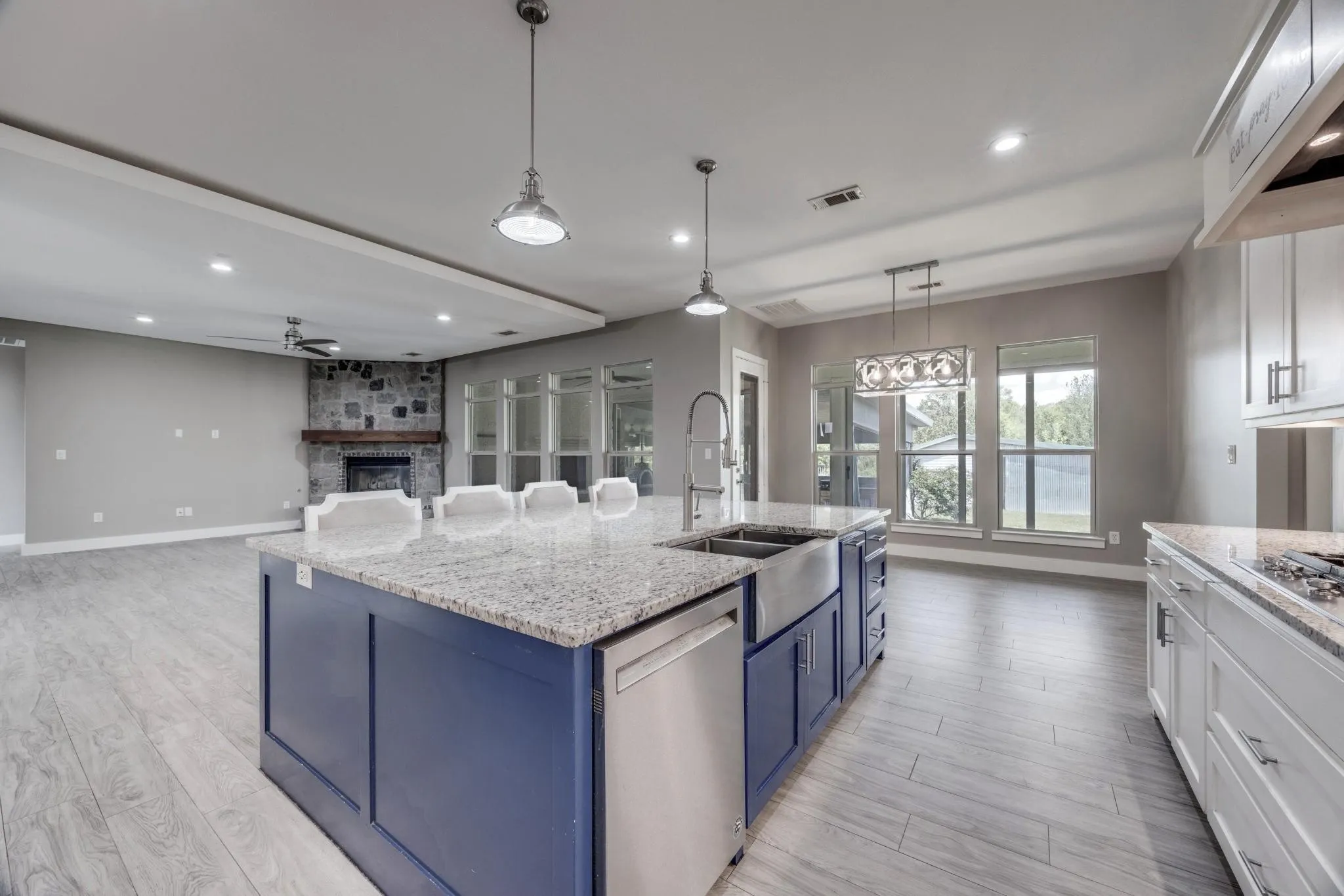 Kitchen wand dining area with view of the enclosed sunroom.