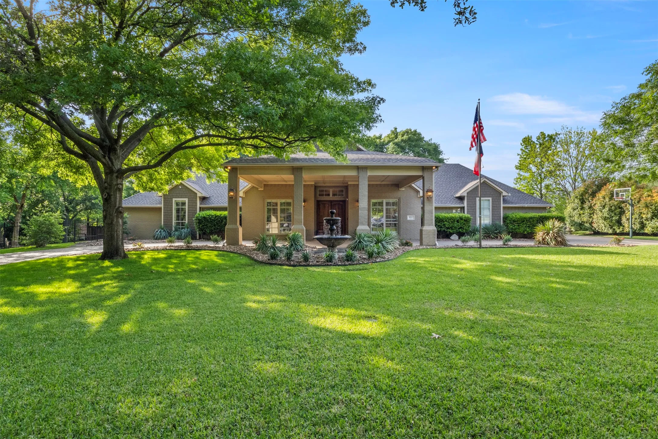 Single Family Residence For Sale in Collin County , 8663 Elm Court, Frisco, Texas 75033, 4 Bedroom, 5 Bathroom, 3 Garage spaces, 4,493 Sqft, built in 1986, Preowned, mls#21251075, Real Estate Agent in Frisco, Homes For Sale in Collin county, Homes For Sale in Frisco, Realtor in Frisco Texas, Real Estate Brokerage Independent Realty Texas, Luminita Cordes Realtor