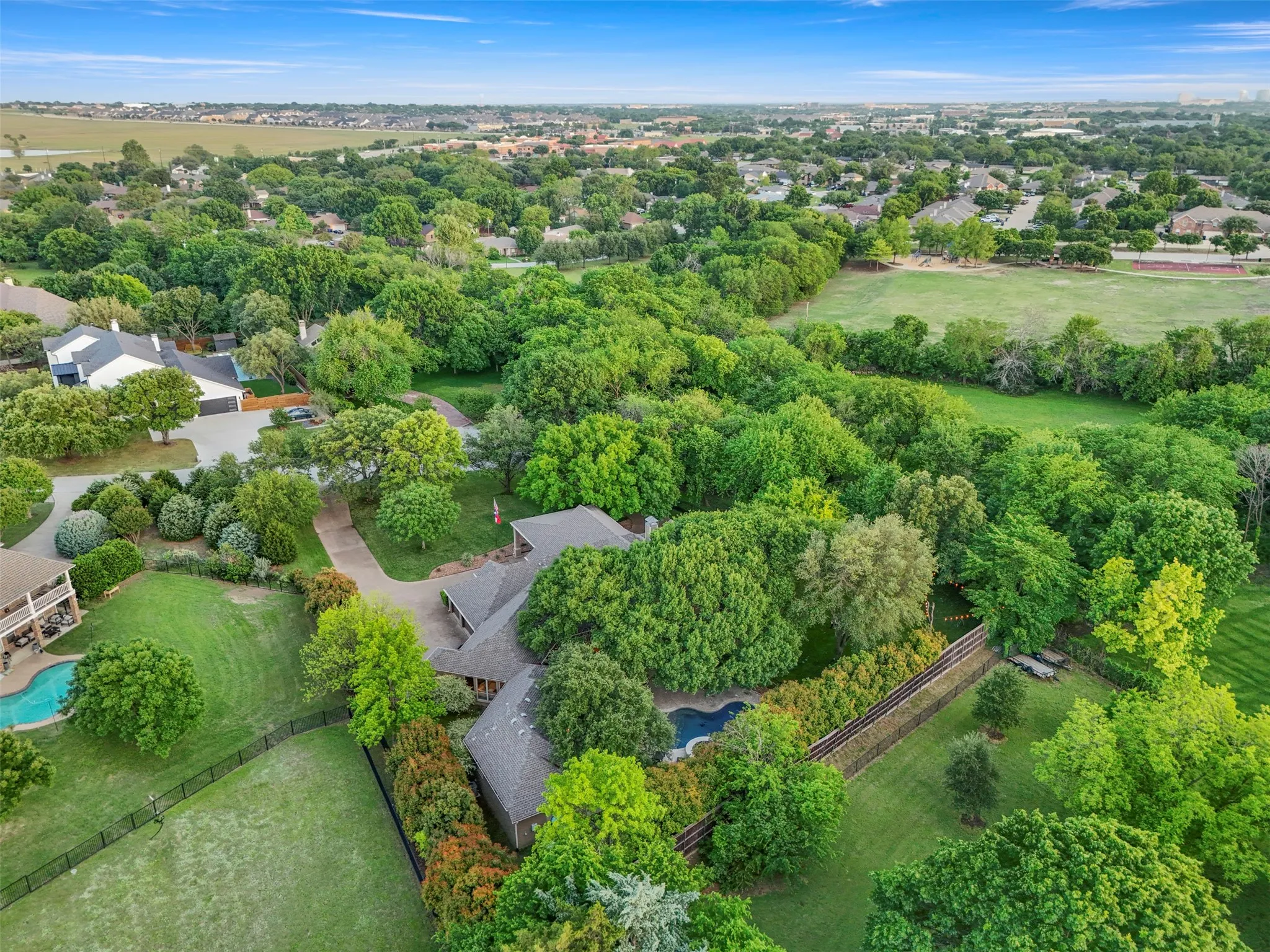 Single Family Residence For Sale in Collin County , 8663 Elm Court, Frisco, Texas 75033, 4 Bedroom, 5 Bathroom, 3 Garage spaces, 4,493 Sqft, built in 1986, Preowned, mls#21251075, Real Estate Agent in Frisco, Homes For Sale in Collin county, Homes For Sale in Frisco, Realtor in Frisco Texas, Real Estate Brokerage Independent Realty Texas, Luminita Cordes Realtor