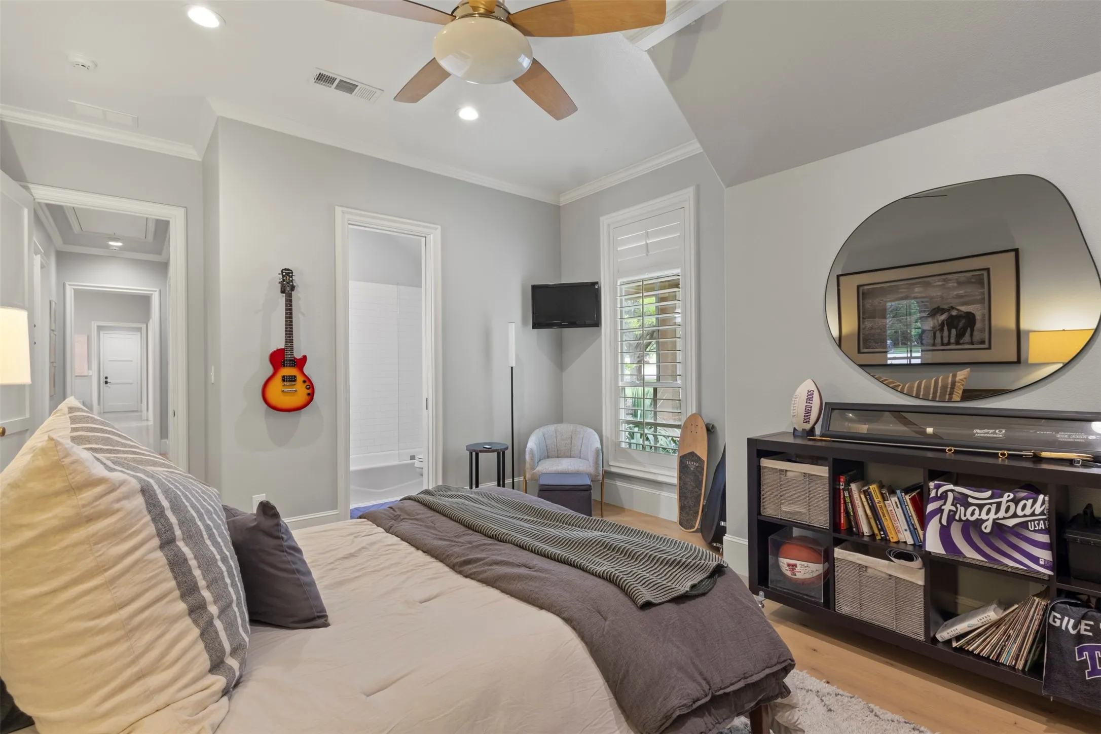 spare bedroom