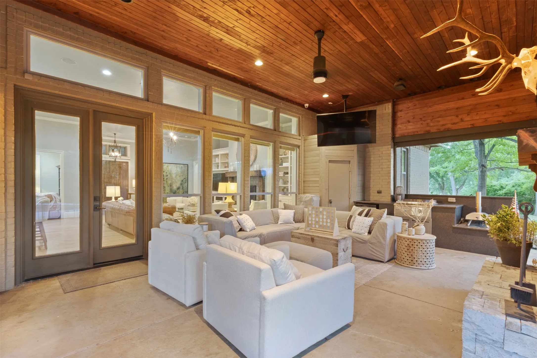 Single Family Residence For Sale in Collin County , 8663 Elm Court, Frisco, Texas 75033, 4 Bedroom, 5 Bathroom, 3 Garage spaces, 4,493 Sqft, built in 1986, Preowned, mls#21251075, Real Estate Agent in Frisco, Homes For Sale in Collin county, Homes For Sale in Frisco, Realtor in Frisco Texas, Real Estate Brokerage Independent Realty Texas, Luminita Cordes Realtor