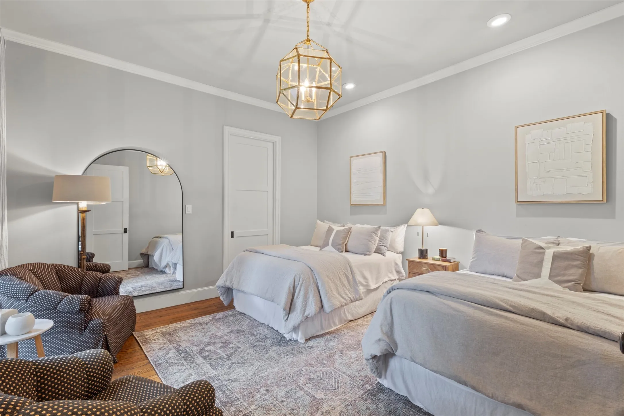 could  be a secondary primary suite w en suite