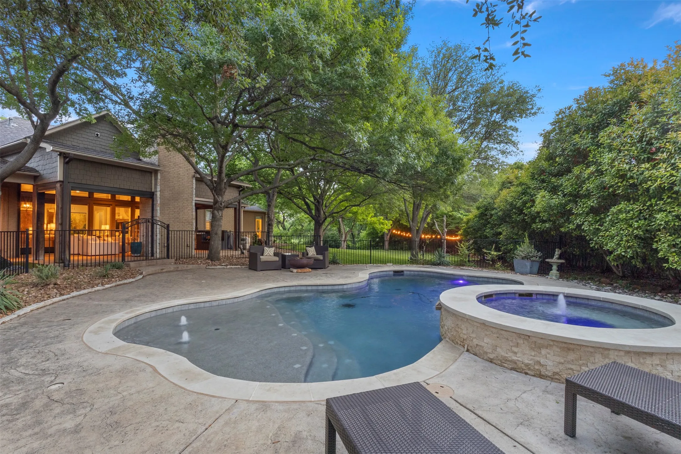 Single Family Residence For Sale in Collin County , 8663 Elm Court, Frisco, Texas 75033, 4 Bedroom, 5 Bathroom, 3 Garage spaces, 4,493 Sqft, built in 1986, Preowned, mls#21251075, Real Estate Agent in Frisco, Homes For Sale in Collin county, Homes For Sale in Frisco, Realtor in Frisco Texas, Real Estate Brokerage Independent Realty Texas, Luminita Cordes Realtor