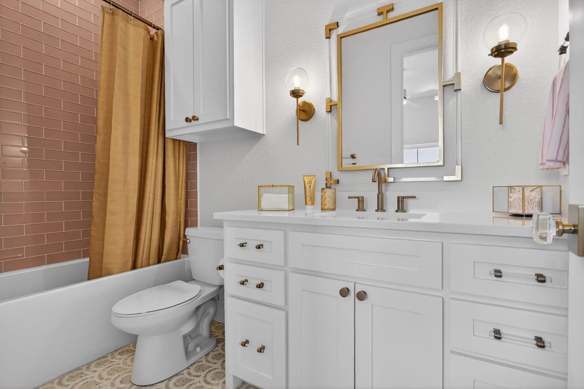 Guest En Suite Bath