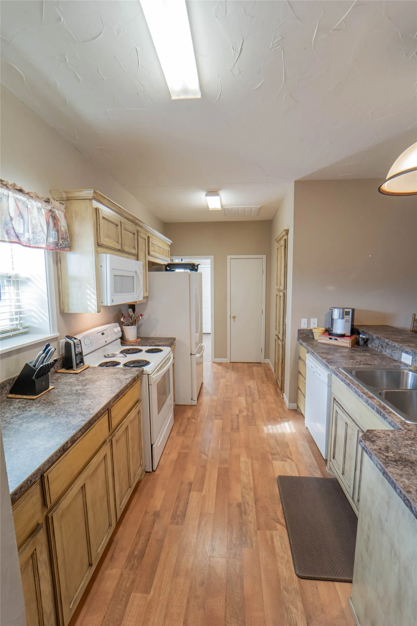 Single Family Residence For Sale in Stephens County , 6574 County Road 322, Breckenridge, Texas 76424, 3 Bedroom, 2 Bathroom, 1 Garage spaces, 1,944 Sqft, built in 2010, Price $424,500, mls#21250683, Real Estate Agent in Breckenridge, Homes For Sale in Stephens county, Homes For Sale in Breckenridge, Realtor in Breckenridge Texas, Real Estate Brokerage Independent Realty Texas, Luminita Cordes Realtor