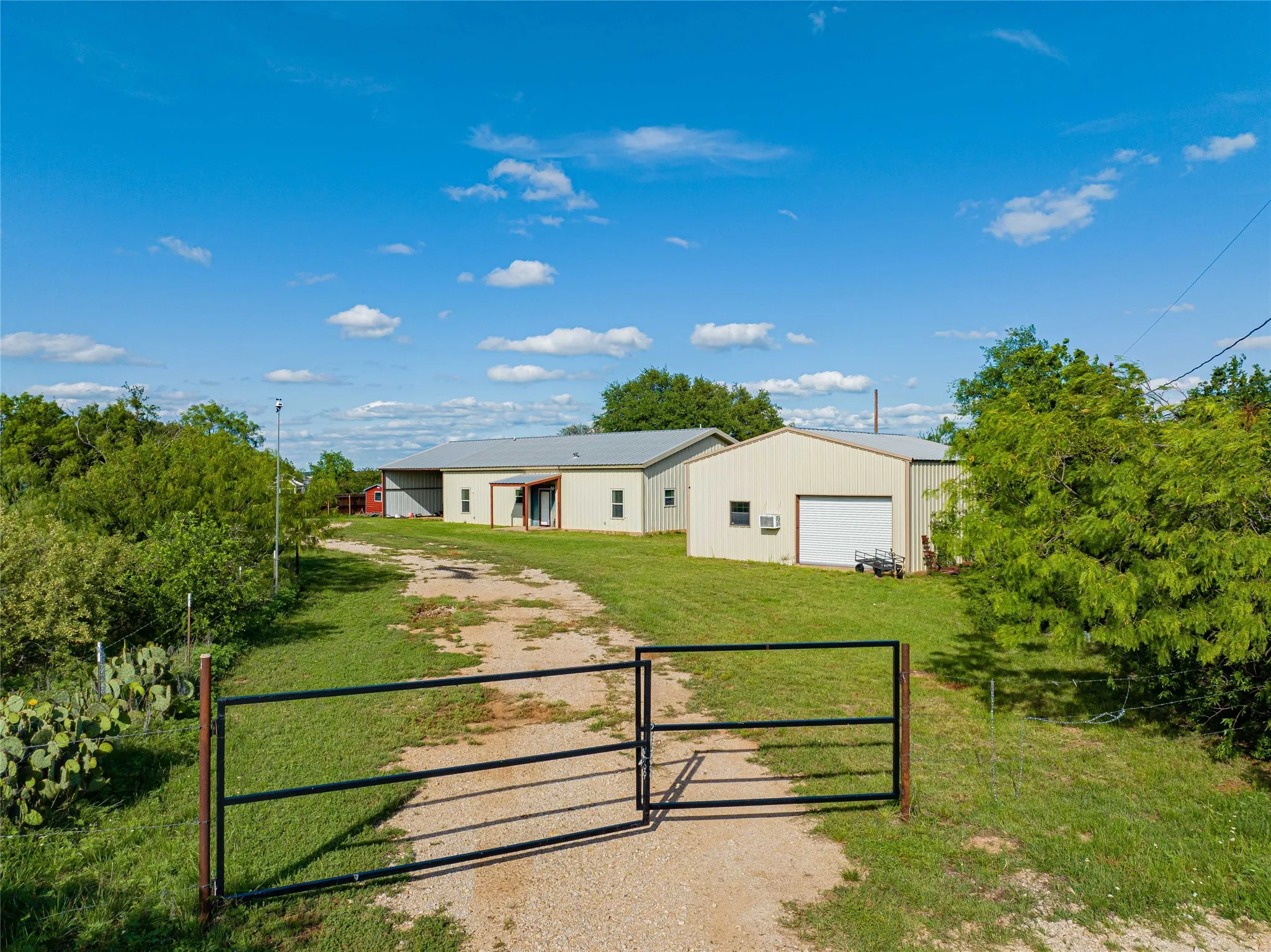 Single Family Residence For Sale in Stephens County , 6574 County Road 322, Breckenridge, Texas 76424, 3 Bedroom, 2 Bathroom, 1 Garage spaces, 1,944 Sqft, built in 2010, Price $424,500, mls#21250683, Real Estate Agent in Breckenridge, Homes For Sale in Stephens county, Homes For Sale in Breckenridge, Realtor in Breckenridge Texas, Real Estate Brokerage Independent Realty Texas, Luminita Cordes Realtor