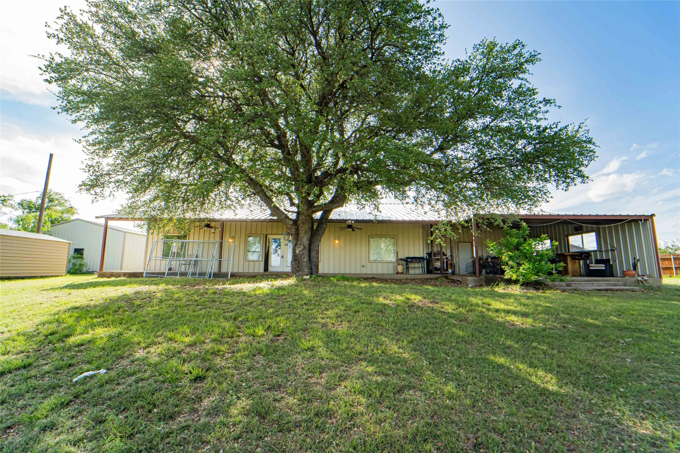 Single Family Residence For Sale in Stephens County , 6574 County Road 322, Breckenridge, Texas 76424, 3 Bedroom, 2 Bathroom, 1 Garage spaces, 1,944 Sqft, built in 2010, Price $424,500, mls#21250683, Real Estate Agent in Breckenridge, Homes For Sale in Stephens county, Homes For Sale in Breckenridge, Realtor in Breckenridge Texas, Real Estate Brokerage Independent Realty Texas, Luminita Cordes Realtor