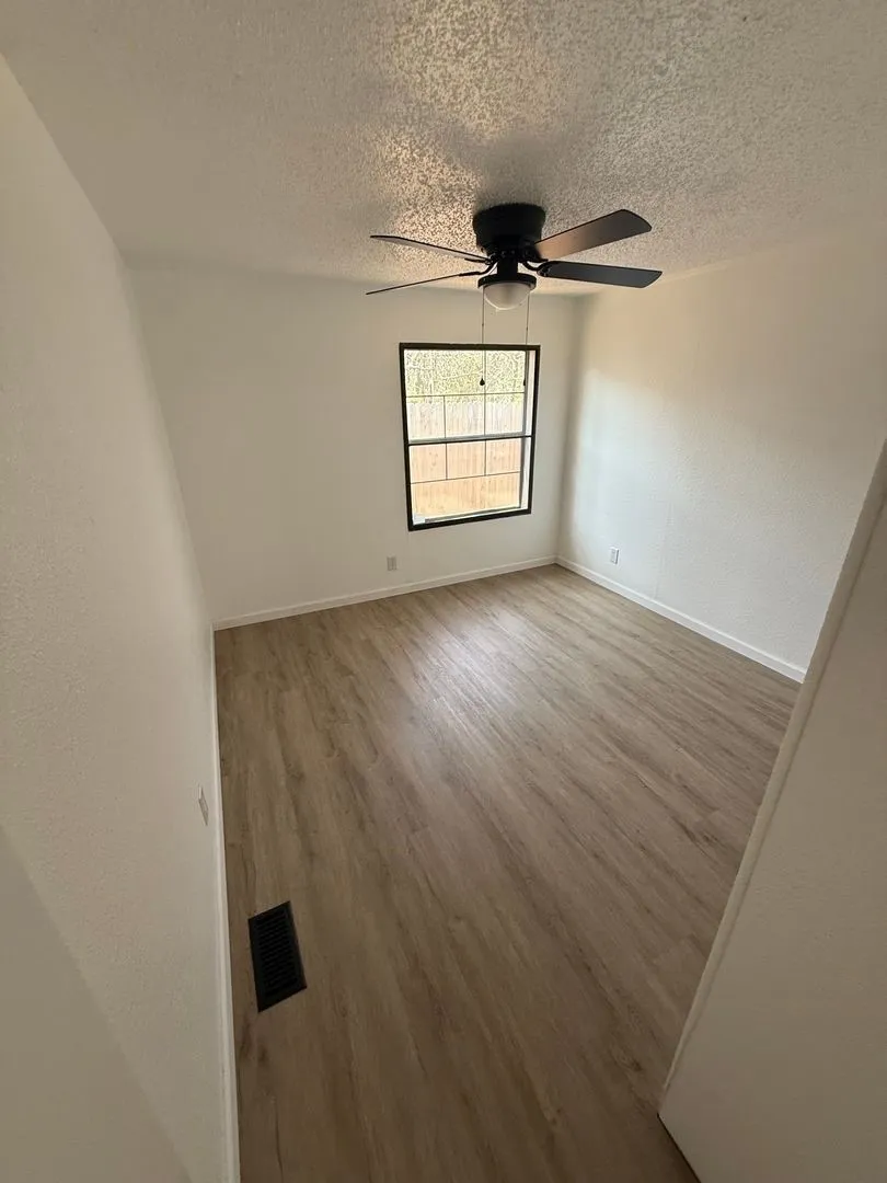 Mobile Home For Rent in Hood County , 4710 Llano Street, Granbury, Texas 76048, 3 Bedroom, 2 Bathroom, Garage spaces, 1,456 Sqft, built in 1985, mls#21251381, Real Estate Agent in Granbury, Homes For Rent in Hood county, Homes For Rent in Granbury, Realtor in Granbury Texas, Real Estate Brokerage Independent Realty Texas, Luminita Cordes Realtor