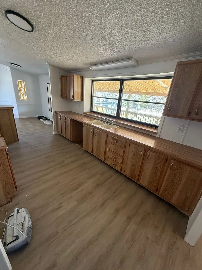 Mobile Home For Rent in Hood County , 4710 Llano Street, Granbury, Texas 76048, 3 Bedroom, 2 Bathroom, Garage spaces, 1,456 Sqft, built in 1985, mls#21251381, Real Estate Agent in Granbury, Homes For Rent in Hood county, Homes For Rent in Granbury, Realtor in Granbury Texas, Real Estate Brokerage Independent Realty Texas, Luminita Cordes Realtor
