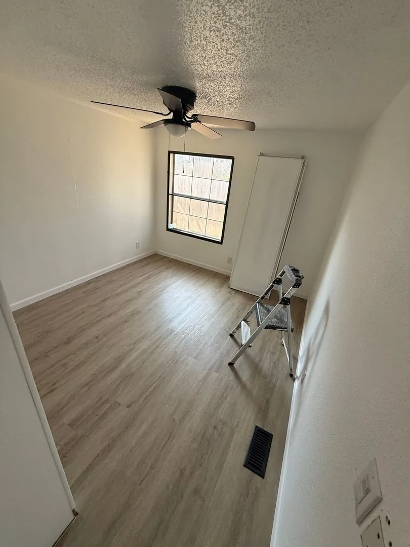 Mobile Home For Rent in Hood County , 4710 Llano Street, Granbury, Texas 76048, 3 Bedroom, 2 Bathroom, Garage spaces, 1,456 Sqft, built in 1985, mls#21251381, Real Estate Agent in Granbury, Homes For Rent in Hood county, Homes For Rent in Granbury, Realtor in Granbury Texas, Real Estate Brokerage Independent Realty Texas, Luminita Cordes Realtor