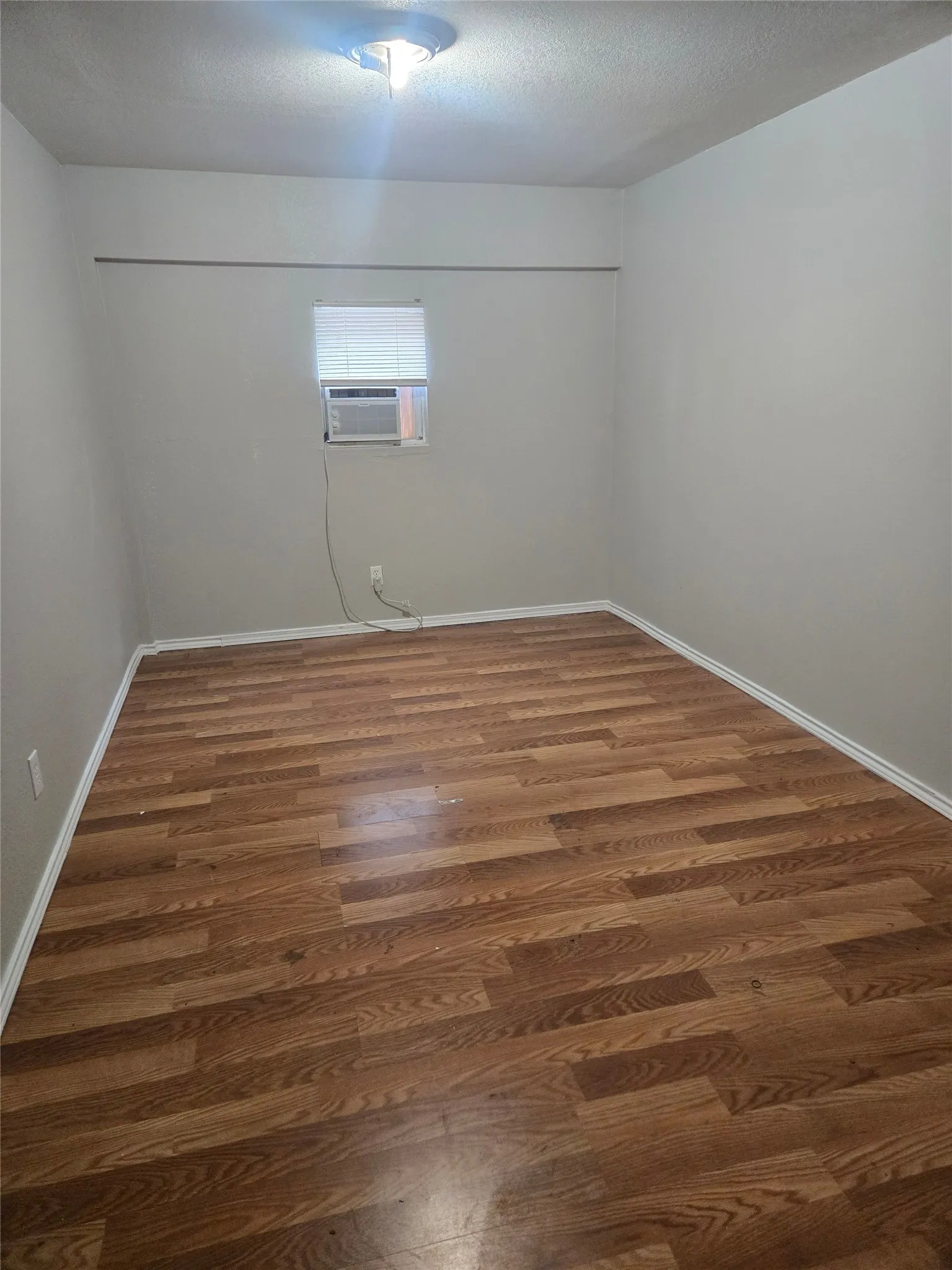 Triplex For Rent in Tarrant County , 2604 Bomar Avenue 2610, Fort Worth, Texas 76103, 1 Bedroom, 1 Bathroom, Garage spaces, 896 Sqft, built in 1924, mls#21242618, Real Estate Agent in Fort Worth, Homes For Rent in Tarrant county, Homes For Rent in Fort Worth, Realtor in Fort Worth Texas, Real Estate Brokerage Independent Realty Texas, Luminita Cordes Realtor