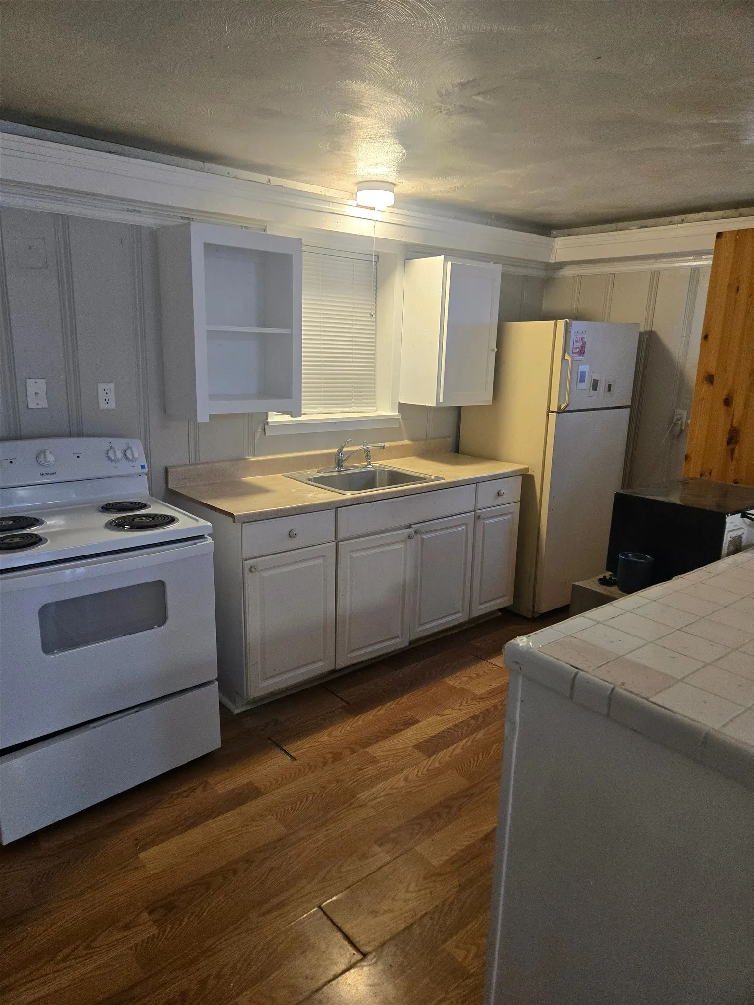 Triplex For Rent in Tarrant County , 2604 Bomar Avenue 2610, Fort Worth, Texas 76103, 1 Bedroom, 1 Bathroom, Garage spaces, 896 Sqft, built in 1924, mls#21242618, Real Estate Agent in Fort Worth, Homes For Rent in Tarrant county, Homes For Rent in Fort Worth, Realtor in Fort Worth Texas, Real Estate Brokerage Independent Realty Texas, Luminita Cordes Realtor
