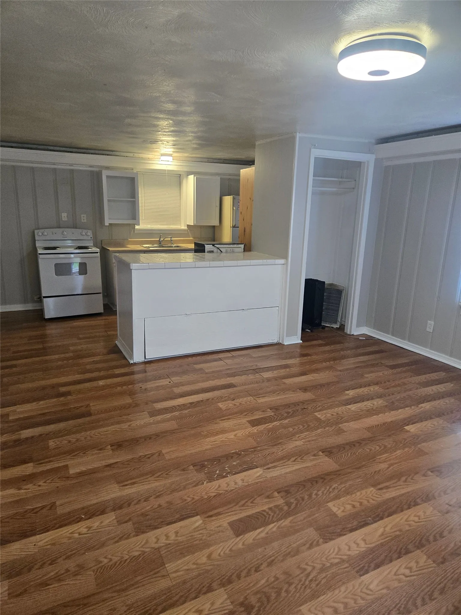 Triplex For Rent in Tarrant County , 2604 Bomar Avenue 2610, Fort Worth, Texas 76103, 1 Bedroom, 1 Bathroom, Garage spaces, 896 Sqft, built in 1924, mls#21242618, Real Estate Agent in Fort Worth, Homes For Rent in Tarrant county, Homes For Rent in Fort Worth, Realtor in Fort Worth Texas, Real Estate Brokerage Independent Realty Texas, Luminita Cordes Realtor