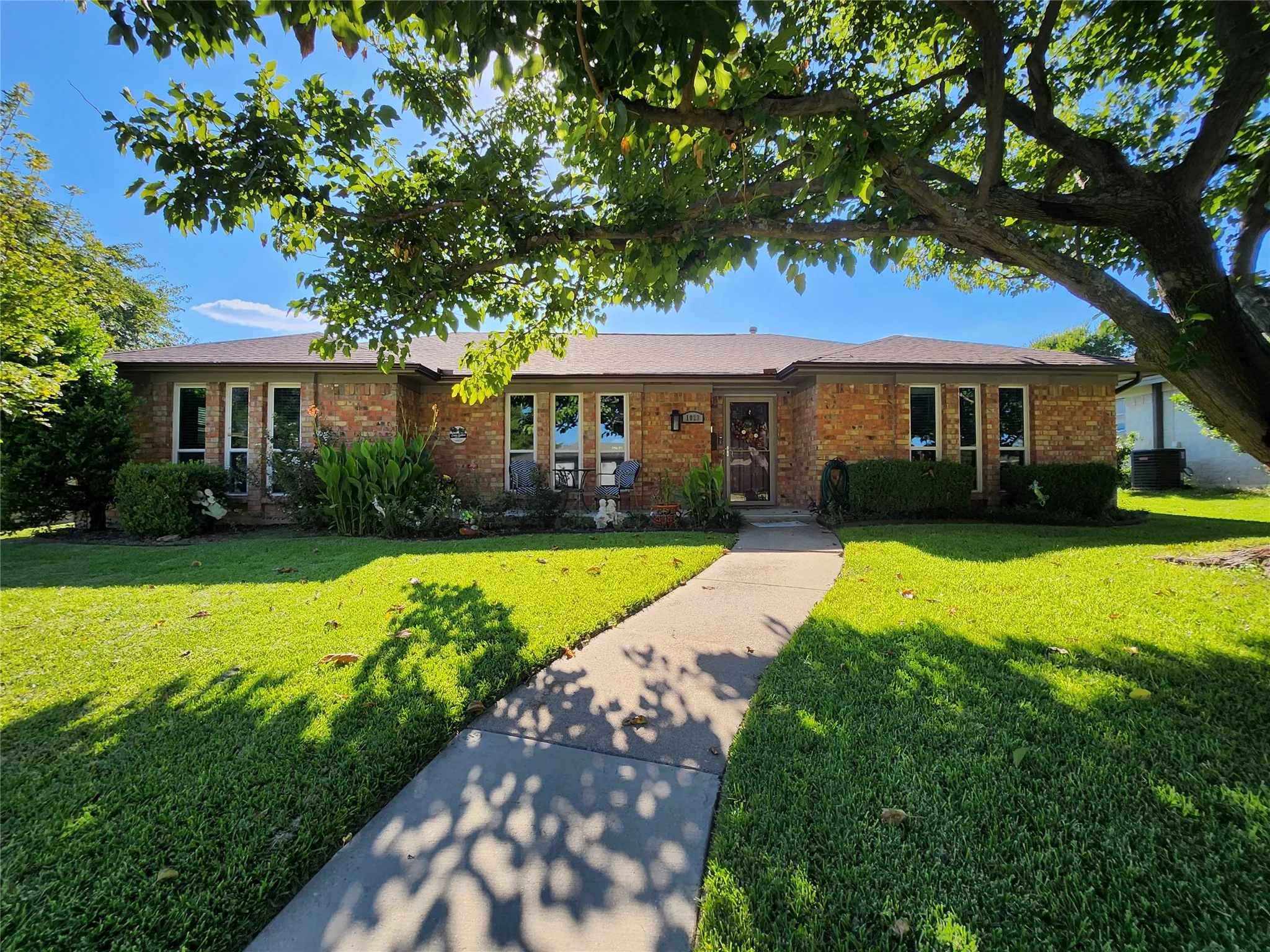Single Family Residence For Sale in Collin County , 1023 Ridgefield Drive, Plano, Texas 75075, 4 Bedroom, 3 Bathroom, 2 Garage spaces, 2,194 Sqft, built in 1966, Preowned, mls#21250999, Real Estate Agent in Plano, Homes For Sale in Collin county, Homes For Sale in Plano, Realtor in Plano Texas, Real Estate Brokerage Independent Realty Texas, Luminita Cordes Realtor