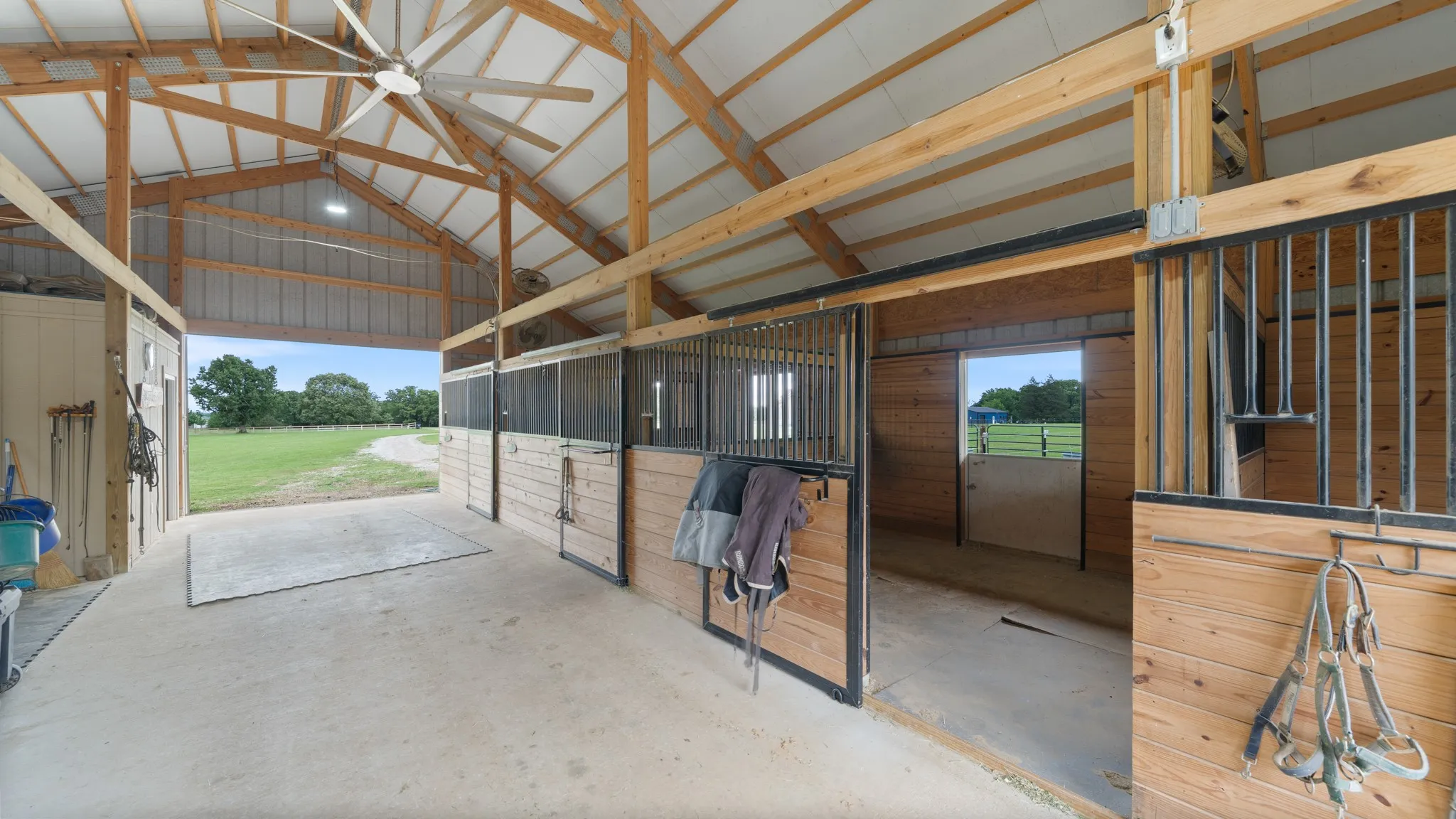 Single Family Residence For Sale in Van Zandt County , 3317 Vz County Road 1804, Grand Saline, Texas 75140, 3 Bedroom, 4 Bathroom, 3 Garage spaces, 3,080 Sqft, built in 2022, mls#21251060, Real Estate Agent in Grand Saline, Homes For Sale in Van Zandt county, Homes For Sale in Grand Saline, Realtor in Grand Saline Texas, Real Estate Brokerage Independent Realty Texas, Luminita Cordes Realtor