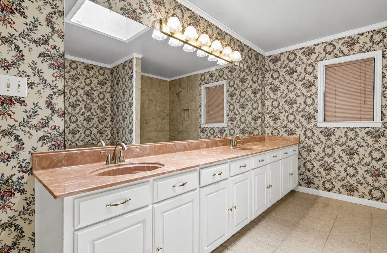 Single Family Residence For Sale in Mc Lennan County , 1692 W Tate Street, Robinson, Texas 76706, 5 Bedroom, 3 Bathroom, 4 Garage spaces, 2,341 Sqft, built in 1995, mls#21247945, Real Estate Agent in Robinson, Homes For Sale in Mc Lennan county, Homes For Sale in Robinson, Realtor in Robinson Texas, Real Estate Brokerage Independent Realty Texas, Luminita Cordes Realtor