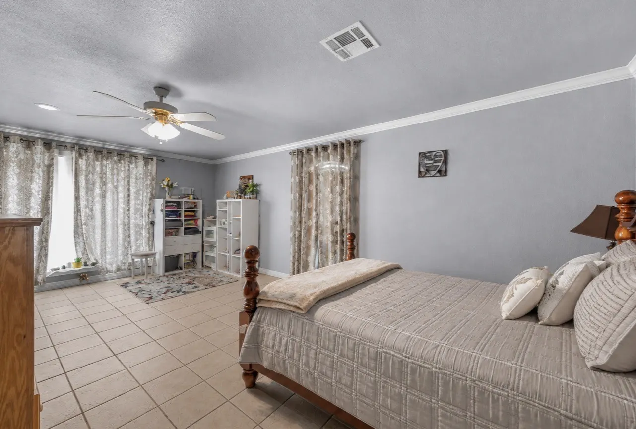 Single Family Residence For Sale in Mc Lennan County , 1692 W Tate Street, Robinson, Texas 76706, 5 Bedroom, 3 Bathroom, 4 Garage spaces, 2,341 Sqft, built in 1995, mls#21247945, Real Estate Agent in Robinson, Homes For Sale in Mc Lennan county, Homes For Sale in Robinson, Realtor in Robinson Texas, Real Estate Brokerage Independent Realty Texas, Luminita Cordes Realtor