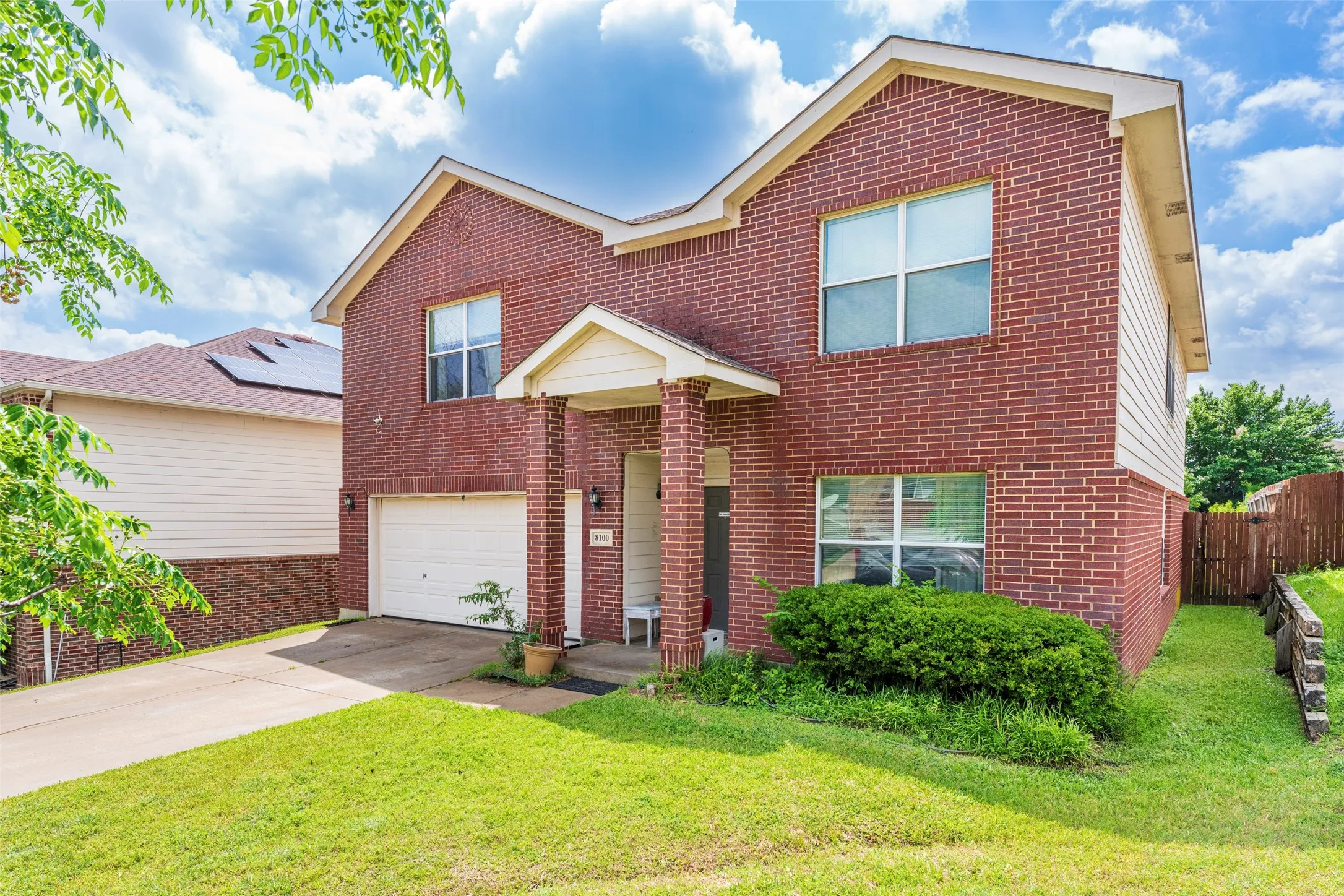 Single Family Residence For Sale in Tarrant County , 8100 Colbi Lane, Fort Worth, Texas 76120, 3 Bedroom, 3 Bathroom, 2 Garage spaces, 3,025 Sqft, built in 2005, Preowned, mls#21251200, Real Estate Agent in Fort Worth, Homes For Sale in Tarrant county, Homes For Sale in Fort Worth, Realtor in Fort Worth Texas, Real Estate Brokerage Independent Realty Texas, Luminita Cordes Realtor