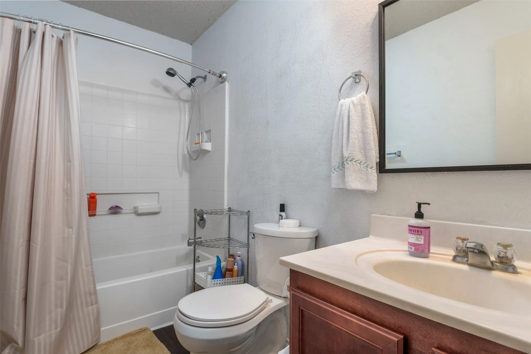 Single Family Residence For Sale in Tarrant County , 8100 Colbi Lane, Fort Worth, Texas 76120, 3 Bedroom, 3 Bathroom, 2 Garage spaces, 3,025 Sqft, built in 2005, Preowned, mls#21251200, Real Estate Agent in Fort Worth, Homes For Sale in Tarrant county, Homes For Sale in Fort Worth, Realtor in Fort Worth Texas, Real Estate Brokerage Independent Realty Texas, Luminita Cordes Realtor