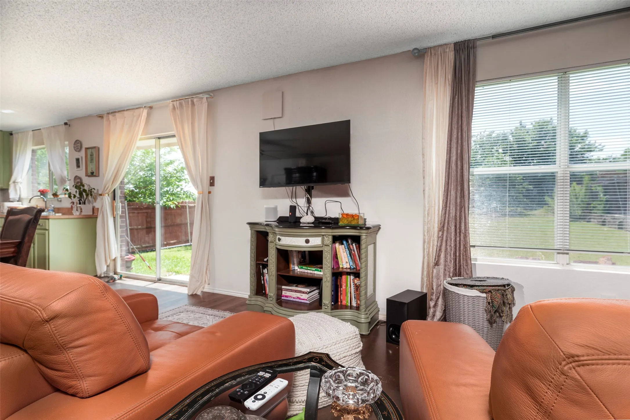 Single Family Residence For Sale in Tarrant County , 8100 Colbi Lane, Fort Worth, Texas 76120, 3 Bedroom, 3 Bathroom, 2 Garage spaces, 3,025 Sqft, built in 2005, Preowned, mls#21251200, Real Estate Agent in Fort Worth, Homes For Sale in Tarrant county, Homes For Sale in Fort Worth, Realtor in Fort Worth Texas, Real Estate Brokerage Independent Realty Texas, Luminita Cordes Realtor