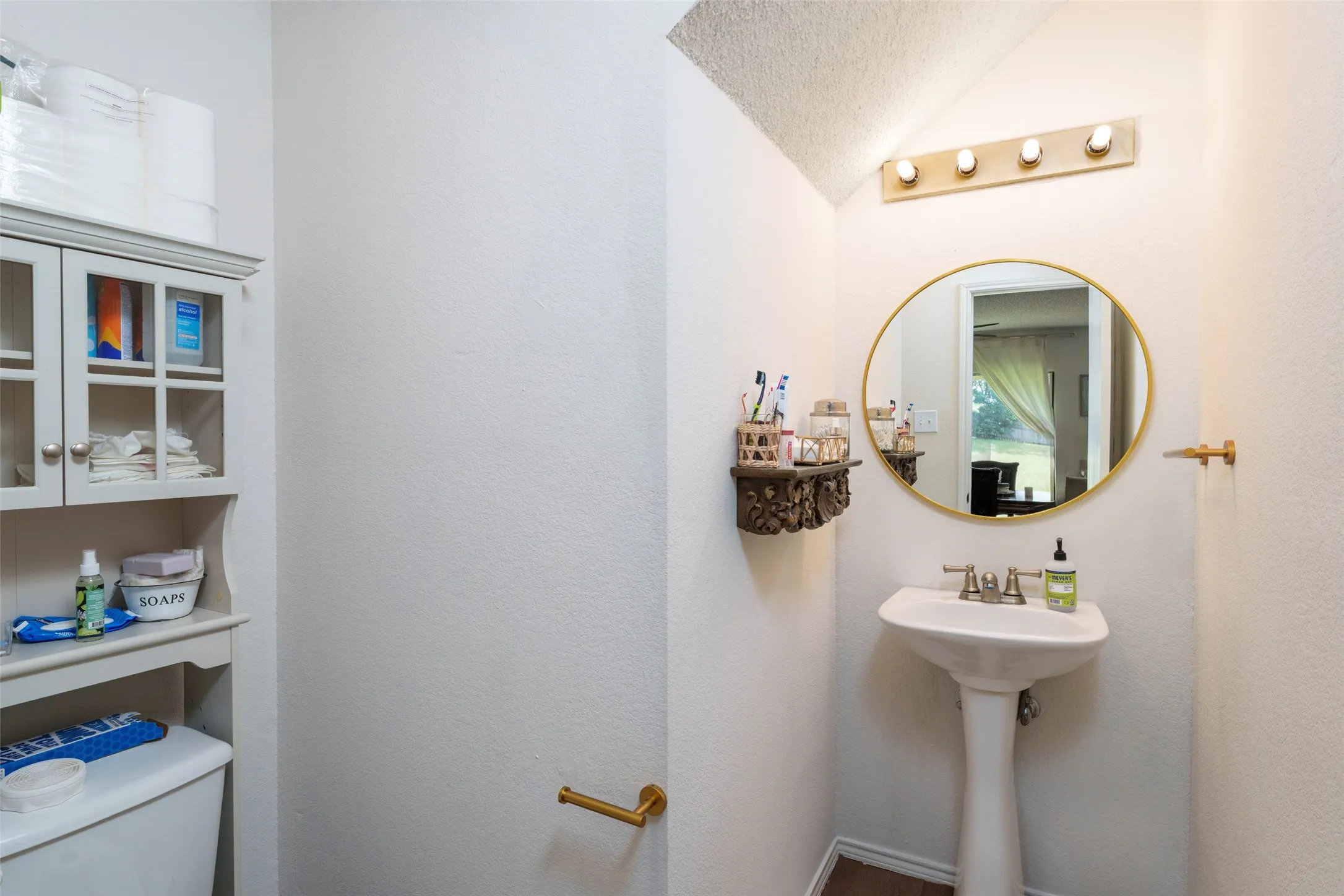 Single Family Residence For Sale in Tarrant County , 8100 Colbi Lane, Fort Worth, Texas 76120, 3 Bedroom, 3 Bathroom, 2 Garage spaces, 3,025 Sqft, built in 2005, Preowned, mls#21251200, Real Estate Agent in Fort Worth, Homes For Sale in Tarrant county, Homes For Sale in Fort Worth, Realtor in Fort Worth Texas, Real Estate Brokerage Independent Realty Texas, Luminita Cordes Realtor