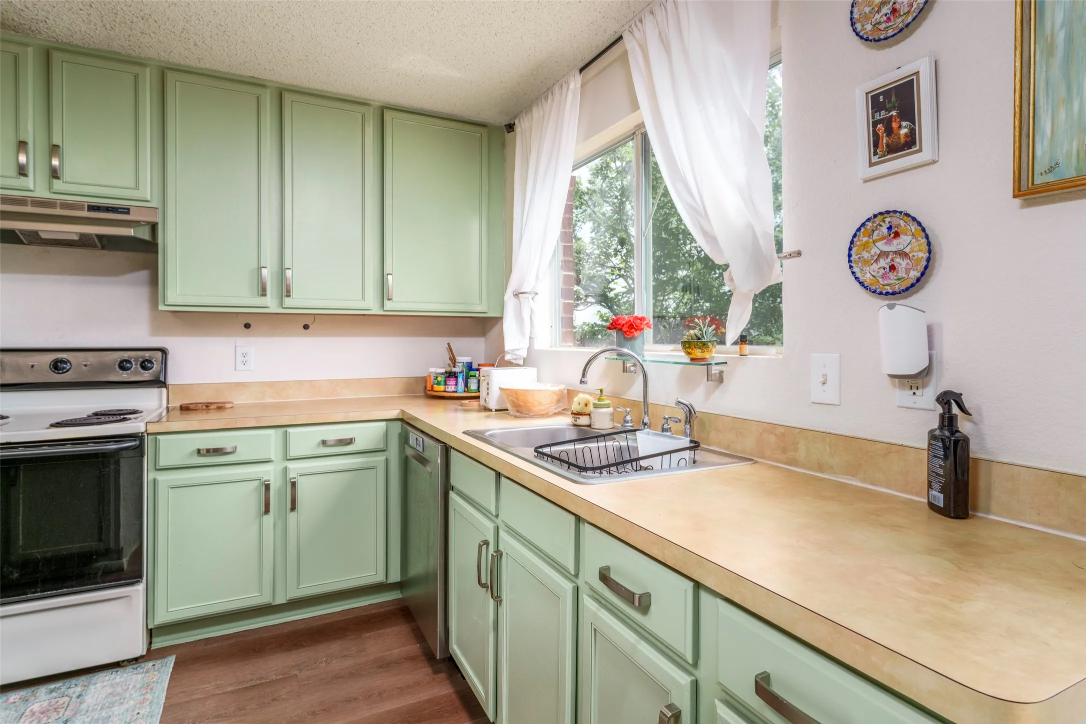 Single Family Residence For Sale in Tarrant County , 8100 Colbi Lane, Fort Worth, Texas 76120, 3 Bedroom, 3 Bathroom, 2 Garage spaces, 3,025 Sqft, built in 2005, Preowned, mls#21251200, Real Estate Agent in Fort Worth, Homes For Sale in Tarrant county, Homes For Sale in Fort Worth, Realtor in Fort Worth Texas, Real Estate Brokerage Independent Realty Texas, Luminita Cordes Realtor