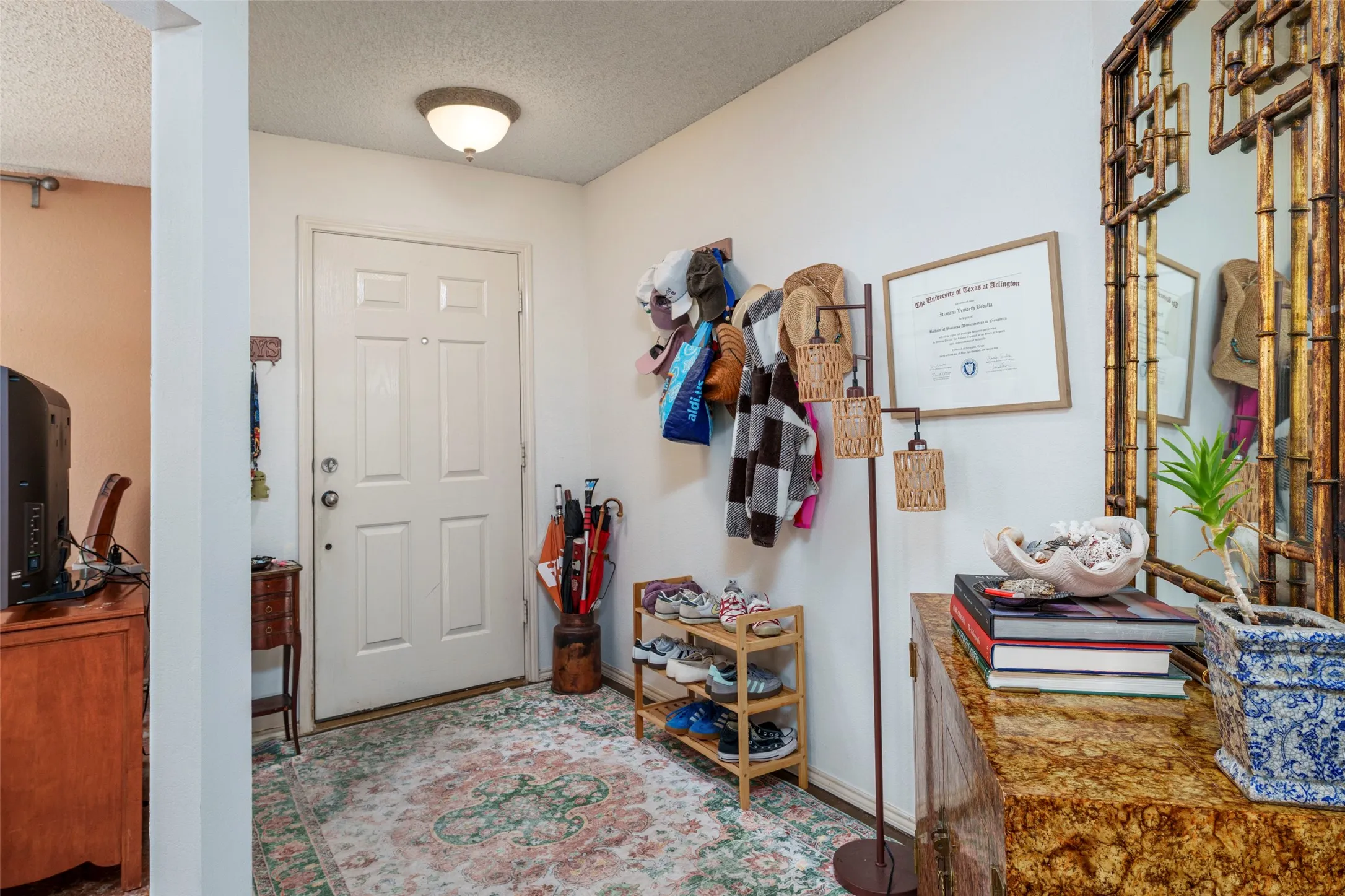 Single Family Residence For Sale in Tarrant County , 8100 Colbi Lane, Fort Worth, Texas 76120, 3 Bedroom, 3 Bathroom, 2 Garage spaces, 3,025 Sqft, built in 2005, Preowned, mls#21251200, Real Estate Agent in Fort Worth, Homes For Sale in Tarrant county, Homes For Sale in Fort Worth, Realtor in Fort Worth Texas, Real Estate Brokerage Independent Realty Texas, Luminita Cordes Realtor