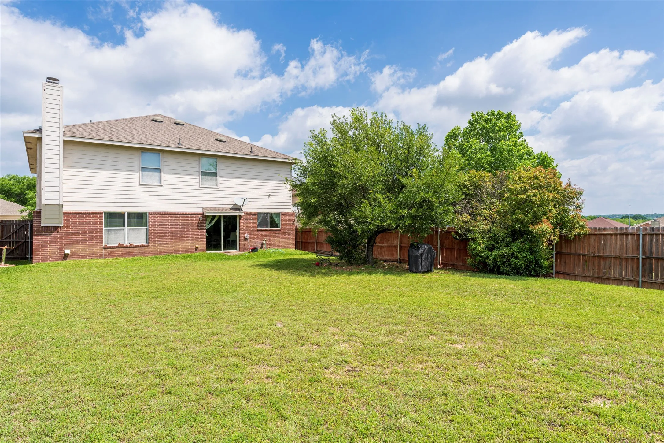 Single Family Residence For Sale in Tarrant County , 8100 Colbi Lane, Fort Worth, Texas 76120, 3 Bedroom, 3 Bathroom, 2 Garage spaces, 3,025 Sqft, built in 2005, Preowned, mls#21251200, Real Estate Agent in Fort Worth, Homes For Sale in Tarrant county, Homes For Sale in Fort Worth, Realtor in Fort Worth Texas, Real Estate Brokerage Independent Realty Texas, Luminita Cordes Realtor