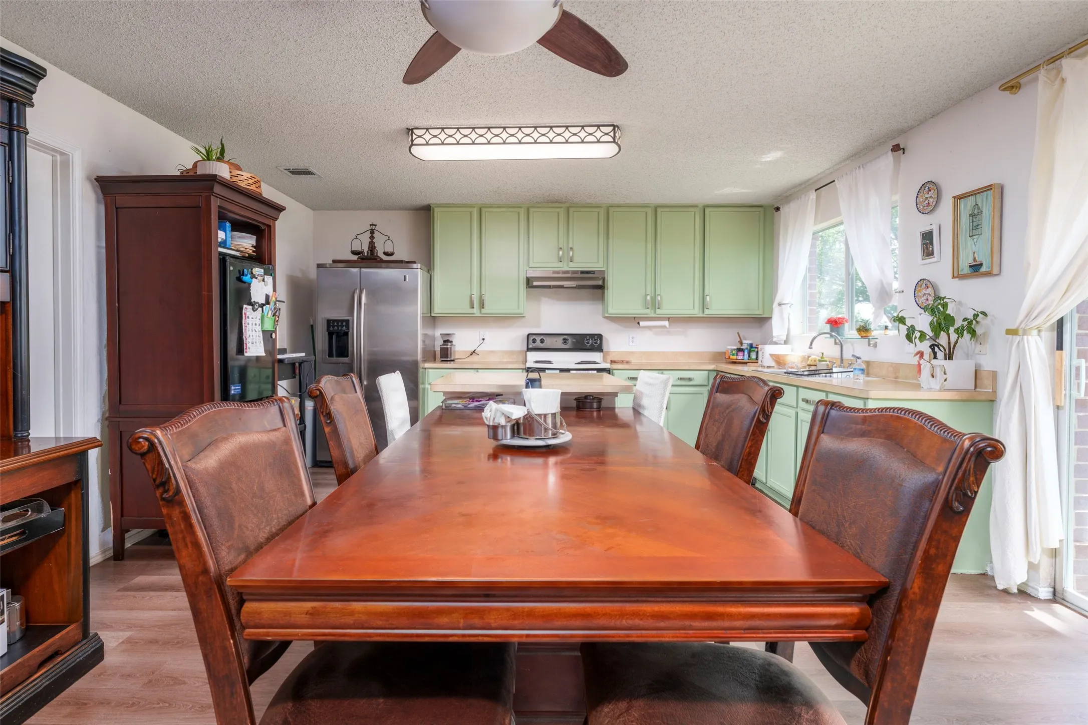 Single Family Residence For Sale in Tarrant County , 8100 Colbi Lane, Fort Worth, Texas 76120, 3 Bedroom, 3 Bathroom, 2 Garage spaces, 3,025 Sqft, built in 2005, Preowned, mls#21251200, Real Estate Agent in Fort Worth, Homes For Sale in Tarrant county, Homes For Sale in Fort Worth, Realtor in Fort Worth Texas, Real Estate Brokerage Independent Realty Texas, Luminita Cordes Realtor