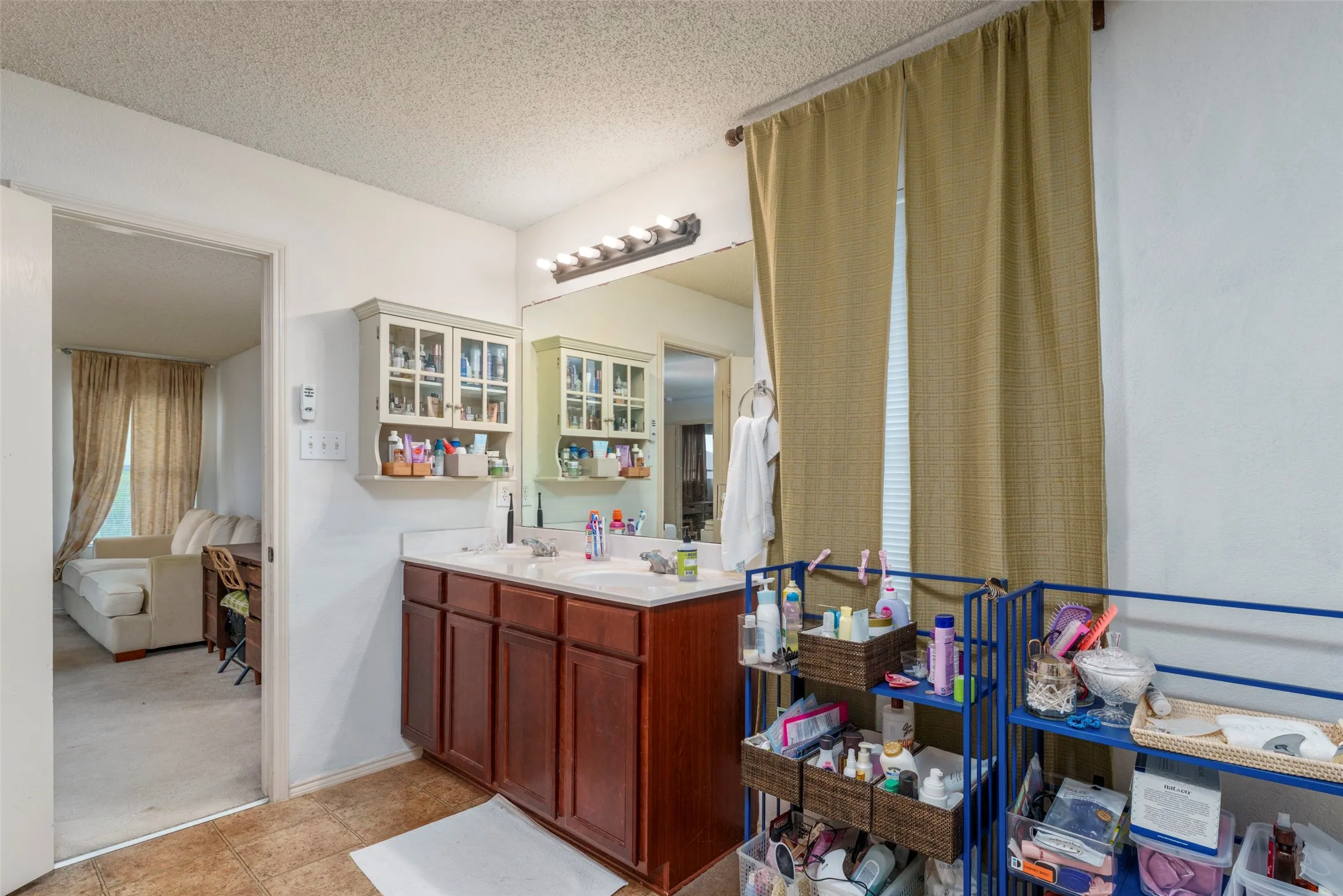 Single Family Residence For Sale in Tarrant County , 8100 Colbi Lane, Fort Worth, Texas 76120, 3 Bedroom, 3 Bathroom, 2 Garage spaces, 3,025 Sqft, built in 2005, Preowned, mls#21251200, Real Estate Agent in Fort Worth, Homes For Sale in Tarrant county, Homes For Sale in Fort Worth, Realtor in Fort Worth Texas, Real Estate Brokerage Independent Realty Texas, Luminita Cordes Realtor