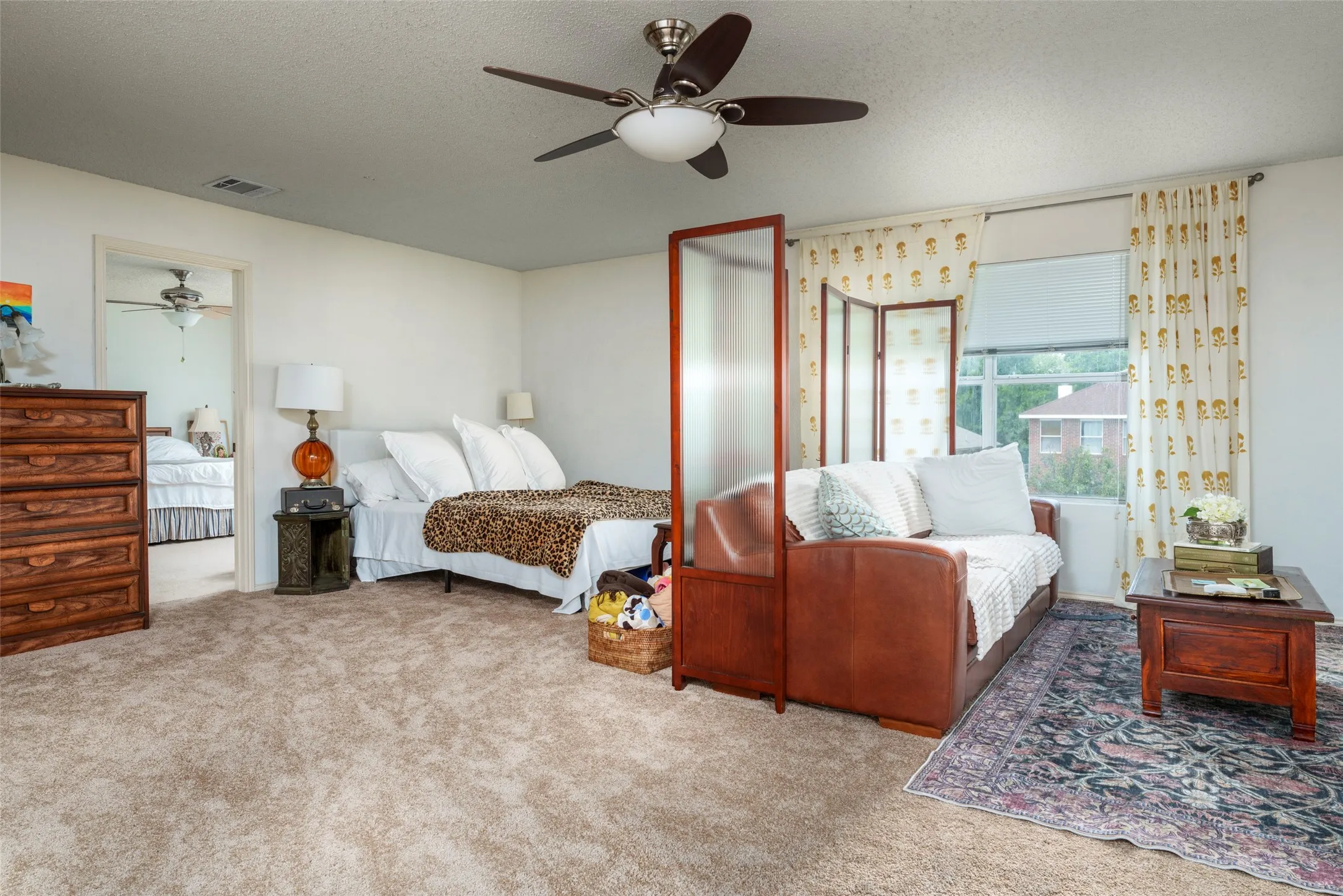 Single Family Residence For Sale in Tarrant County , 8100 Colbi Lane, Fort Worth, Texas 76120, 3 Bedroom, 3 Bathroom, 2 Garage spaces, 3,025 Sqft, built in 2005, Preowned, mls#21251200, Real Estate Agent in Fort Worth, Homes For Sale in Tarrant county, Homes For Sale in Fort Worth, Realtor in Fort Worth Texas, Real Estate Brokerage Independent Realty Texas, Luminita Cordes Realtor