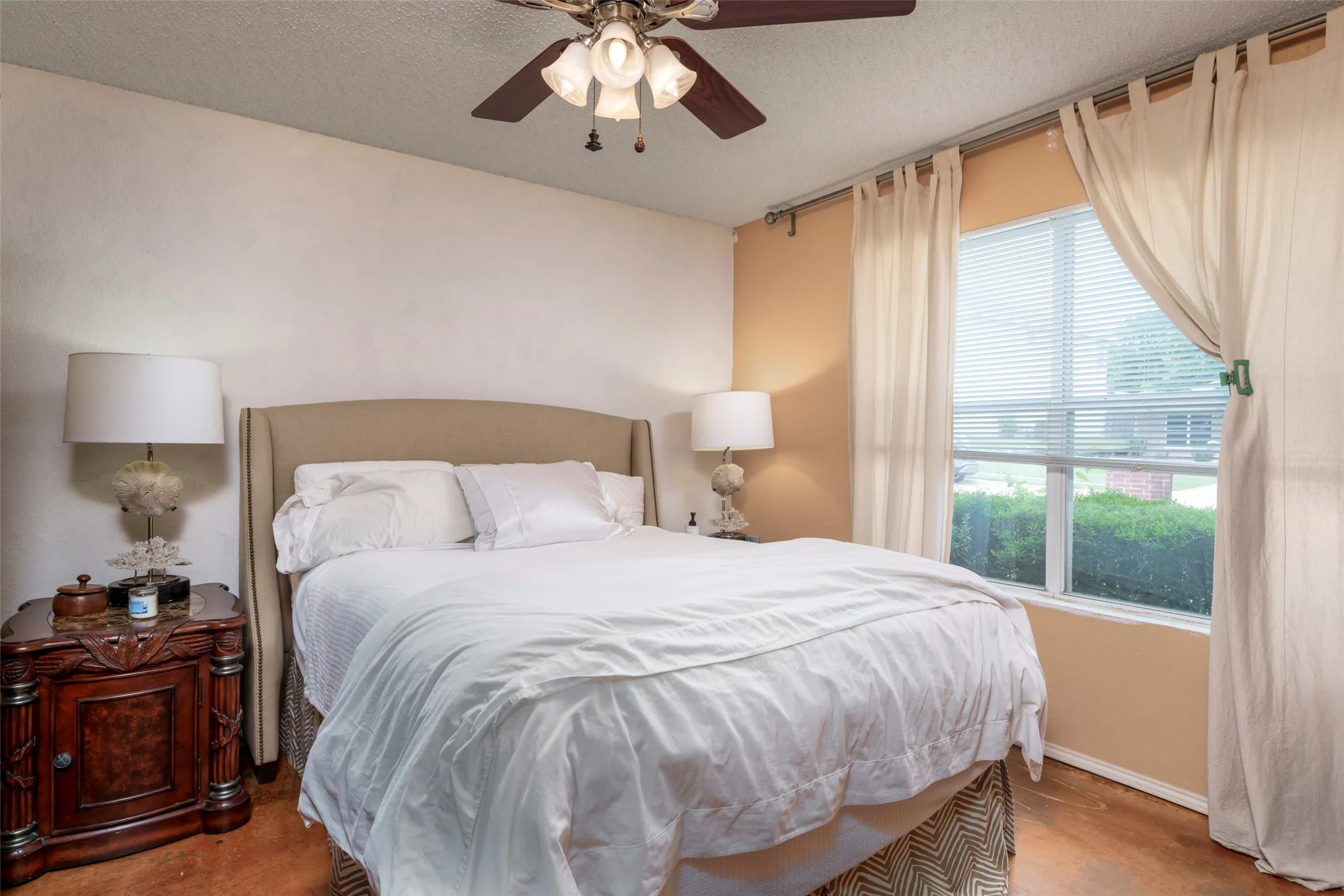 Single Family Residence For Sale in Tarrant County , 8100 Colbi Lane, Fort Worth, Texas 76120, 3 Bedroom, 3 Bathroom, 2 Garage spaces, 3,025 Sqft, built in 2005, Preowned, mls#21251200, Real Estate Agent in Fort Worth, Homes For Sale in Tarrant county, Homes For Sale in Fort Worth, Realtor in Fort Worth Texas, Real Estate Brokerage Independent Realty Texas, Luminita Cordes Realtor
