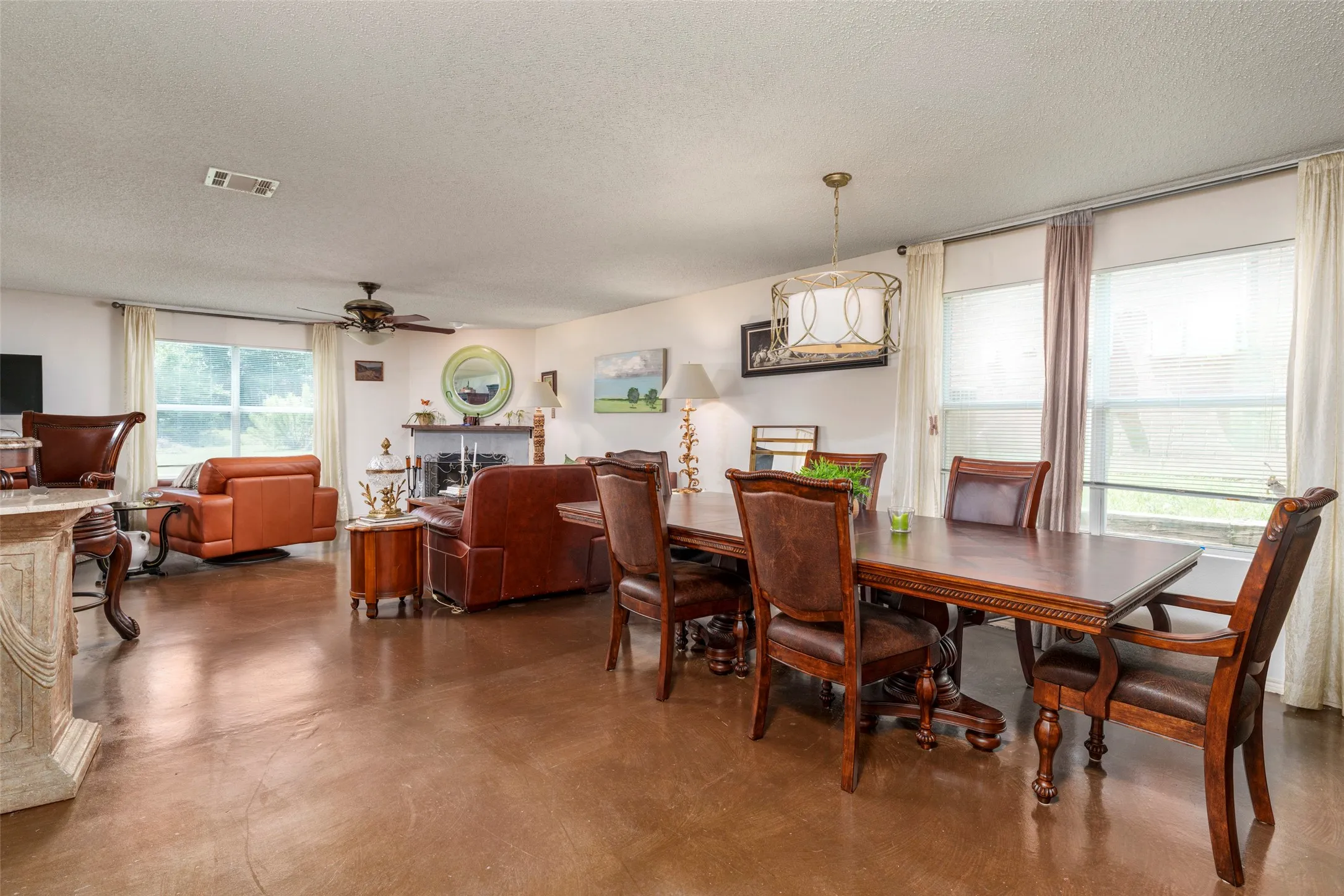 Single Family Residence For Sale in Tarrant County , 8100 Colbi Lane, Fort Worth, Texas 76120, 3 Bedroom, 3 Bathroom, 2 Garage spaces, 3,025 Sqft, built in 2005, Preowned, mls#21251200, Real Estate Agent in Fort Worth, Homes For Sale in Tarrant county, Homes For Sale in Fort Worth, Realtor in Fort Worth Texas, Real Estate Brokerage Independent Realty Texas, Luminita Cordes Realtor