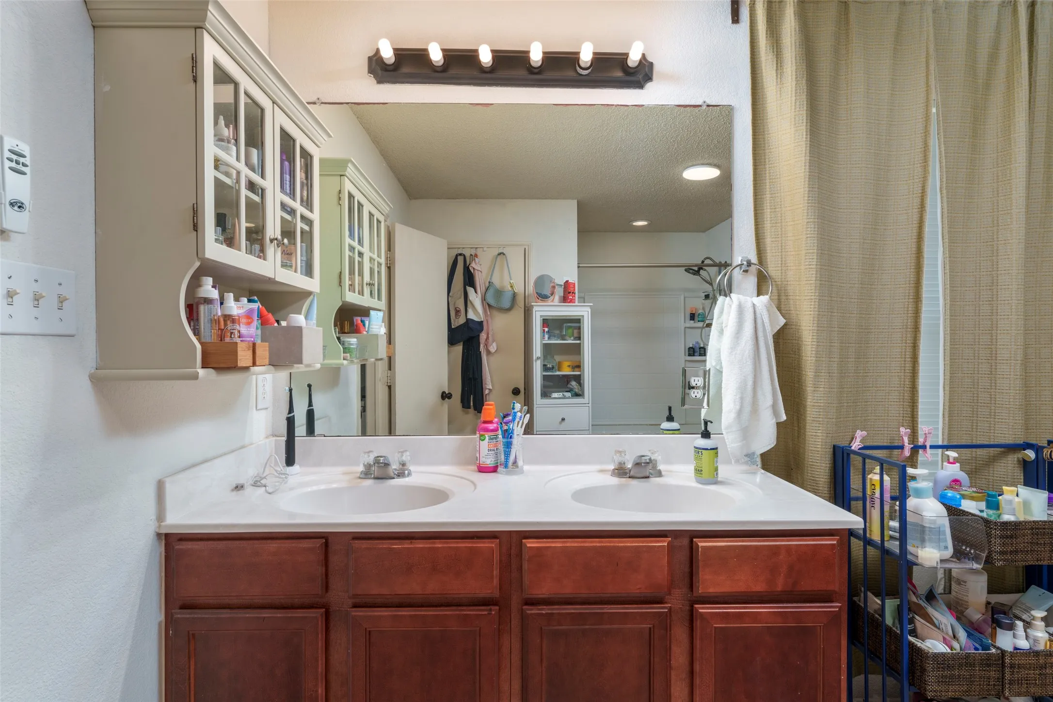 Single Family Residence For Sale in Tarrant County , 8100 Colbi Lane, Fort Worth, Texas 76120, 3 Bedroom, 3 Bathroom, 2 Garage spaces, 3,025 Sqft, built in 2005, Preowned, mls#21251200, Real Estate Agent in Fort Worth, Homes For Sale in Tarrant county, Homes For Sale in Fort Worth, Realtor in Fort Worth Texas, Real Estate Brokerage Independent Realty Texas, Luminita Cordes Realtor