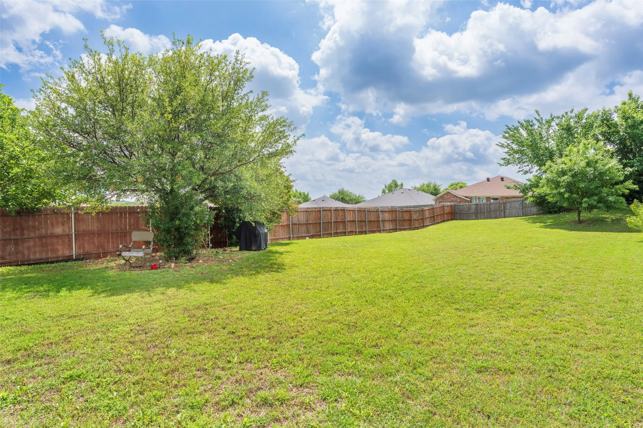 Single Family Residence For Sale in Tarrant County , 8100 Colbi Lane, Fort Worth, Texas 76120, 3 Bedroom, 3 Bathroom, 2 Garage spaces, 3,025 Sqft, built in 2005, Preowned, mls#21251200, Real Estate Agent in Fort Worth, Homes For Sale in Tarrant county, Homes For Sale in Fort Worth, Realtor in Fort Worth Texas, Real Estate Brokerage Independent Realty Texas, Luminita Cordes Realtor