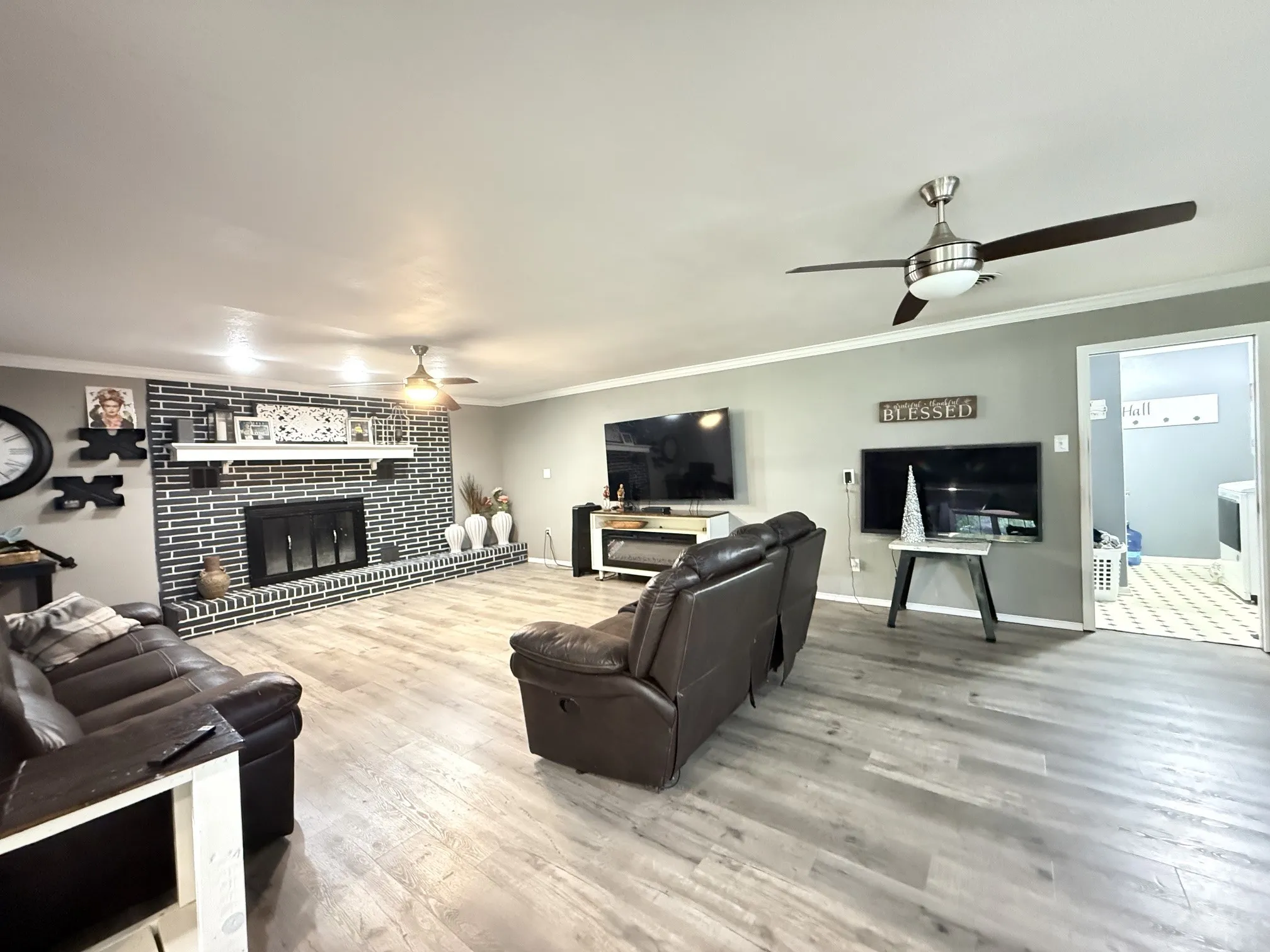 Single Family Residence For Sale in Bosque County , 510 S Avenue O, Clifton, Texas 76634, 5 Bedroom, 3 Bathroom, 2 Garage spaces, 2,559 Sqft, built in 1965, mls#21251449, Real Estate Agent in Clifton, Homes For Sale in Bosque county, Homes For Sale in Clifton, Realtor in Clifton Texas, Real Estate Brokerage Independent Realty Texas, Luminita Cordes Realtor
