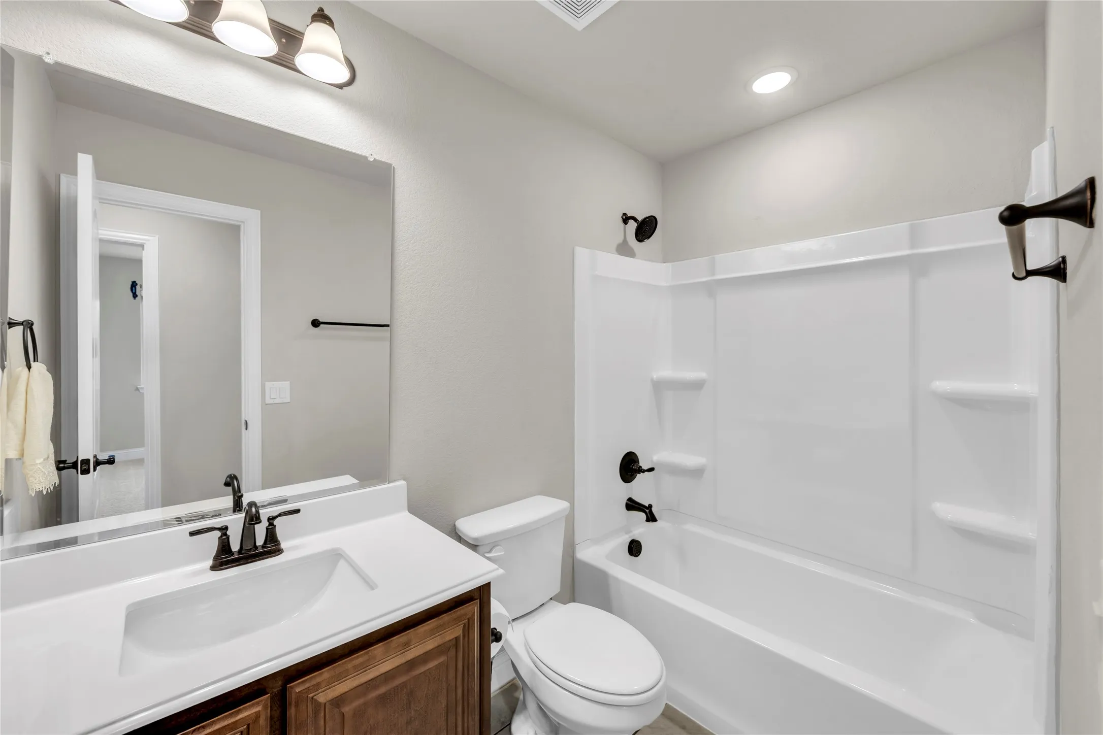 Single Family Residence For Sale in Collin County , 452 W Autumn Hill Bluff, Lavon, Texas 75166, 4 Bedroom, 3 Bathroom, 2 Garage spaces, 2,479 Sqft, built in 2022, Preowned, Price $399,774, mls#21247477, Real Estate Agent in Lavon, Homes For Sale in Collin county, Homes For Sale in Lavon, Realtor in Lavon Texas, Real Estate Brokerage Independent Realty Texas, Luminita Cordes Realtor