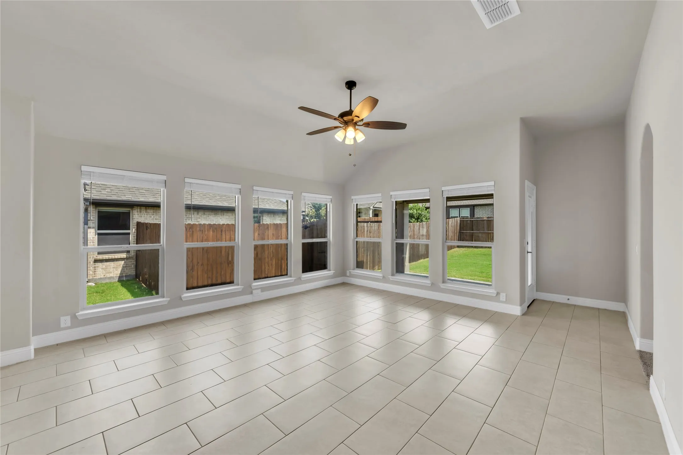 Single Family Residence For Sale in Collin County , 452 W Autumn Hill Bluff, Lavon, Texas 75166, 4 Bedroom, 3 Bathroom, 2 Garage spaces, 2,479 Sqft, built in 2022, Preowned, Price $399,774, mls#21247477, Real Estate Agent in Lavon, Homes For Sale in Collin county, Homes For Sale in Lavon, Realtor in Lavon Texas, Real Estate Brokerage Independent Realty Texas, Luminita Cordes Realtor