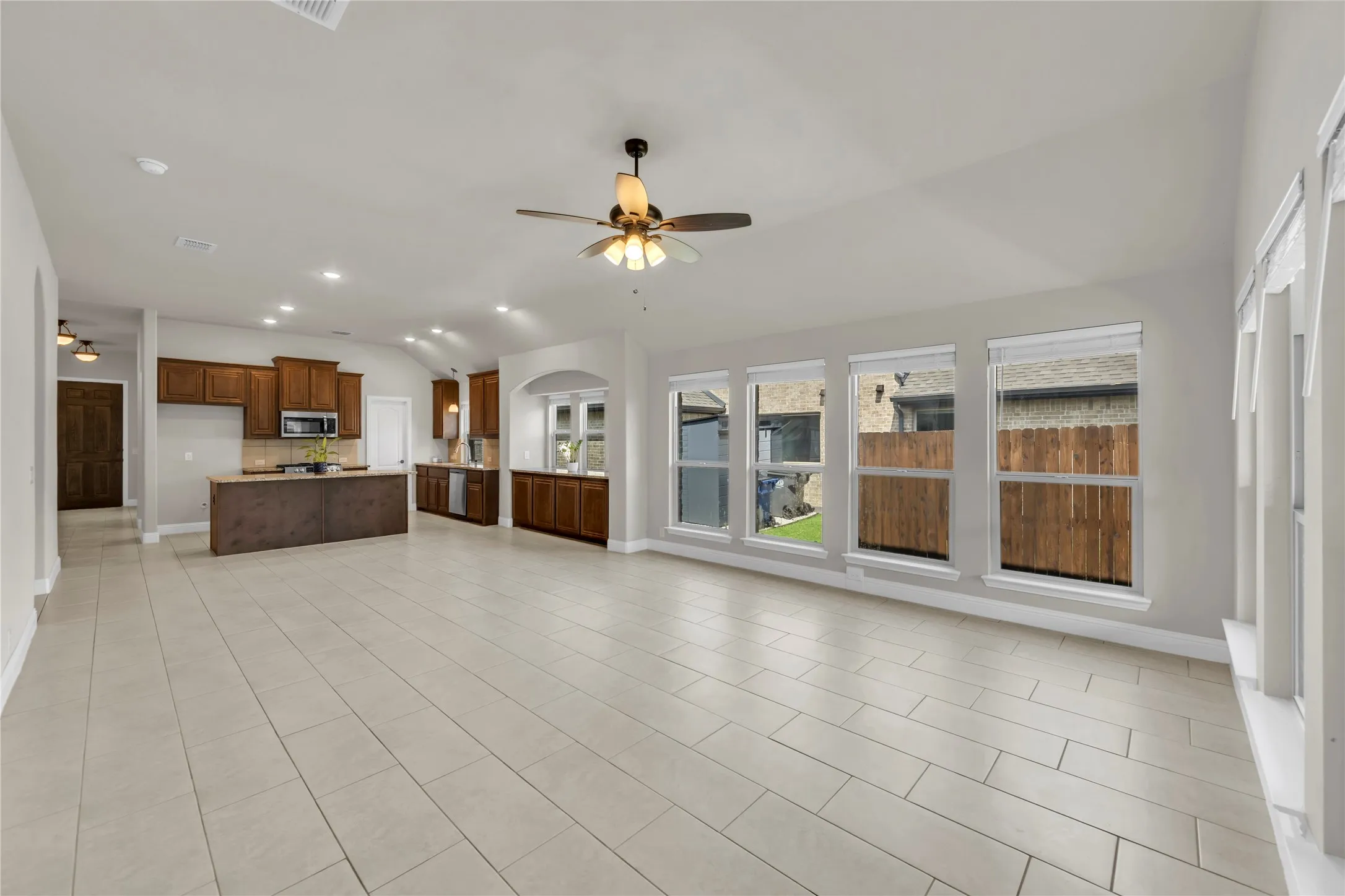 Single Family Residence For Sale in Collin County , 452 W Autumn Hill Bluff, Lavon, Texas 75166, 4 Bedroom, 3 Bathroom, 2 Garage spaces, 2,479 Sqft, built in 2022, Preowned, Price $399,774, mls#21247477, Real Estate Agent in Lavon, Homes For Sale in Collin county, Homes For Sale in Lavon, Realtor in Lavon Texas, Real Estate Brokerage Independent Realty Texas, Luminita Cordes Realtor