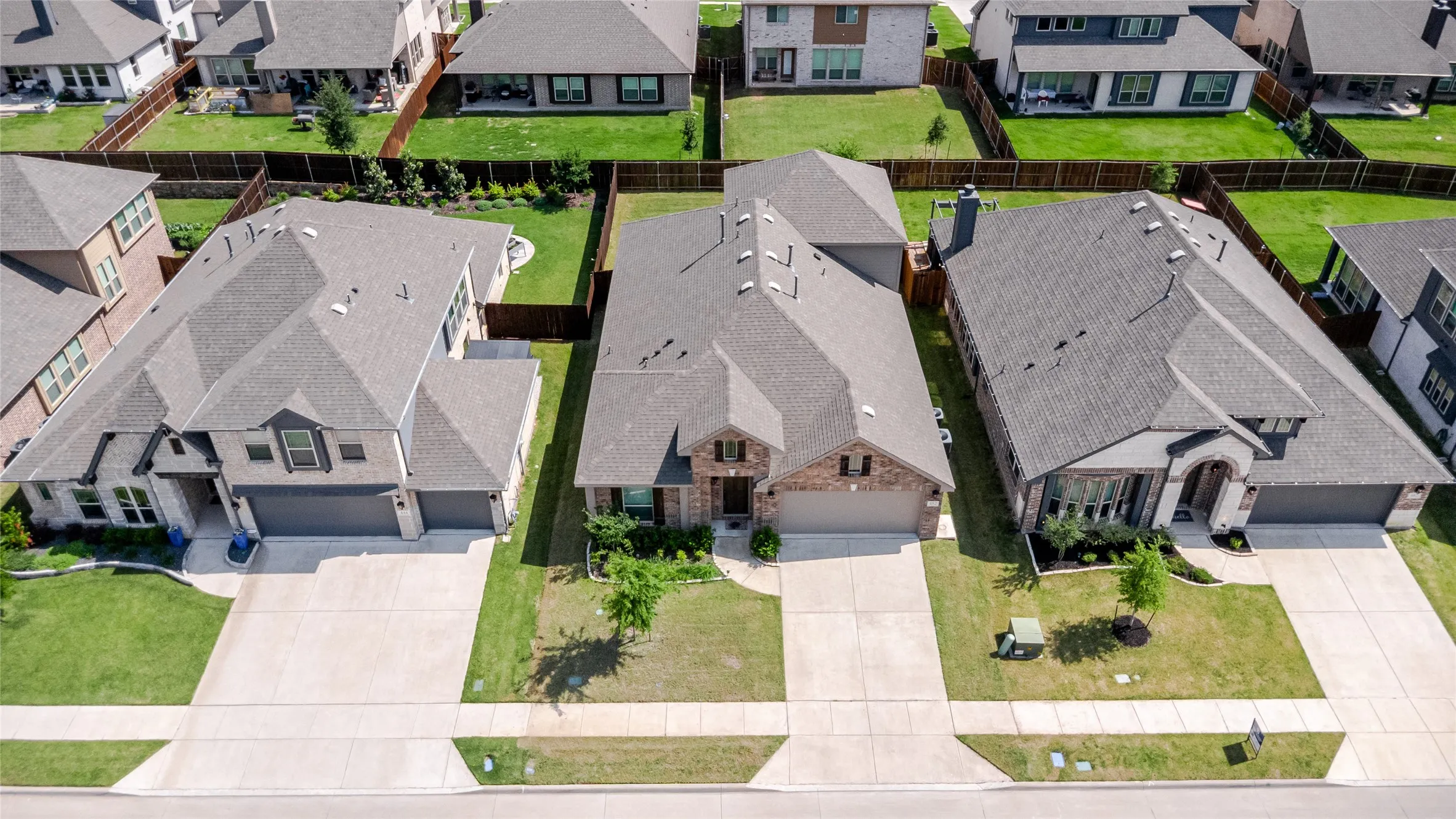 Single Family Residence For Sale in Collin County , 452 W Autumn Hill Bluff, Lavon, Texas 75166, 4 Bedroom, 3 Bathroom, 2 Garage spaces, 2,479 Sqft, built in 2022, Preowned, Price $399,774, mls#21247477, Real Estate Agent in Lavon, Homes For Sale in Collin county, Homes For Sale in Lavon, Realtor in Lavon Texas, Real Estate Brokerage Independent Realty Texas, Luminita Cordes Realtor