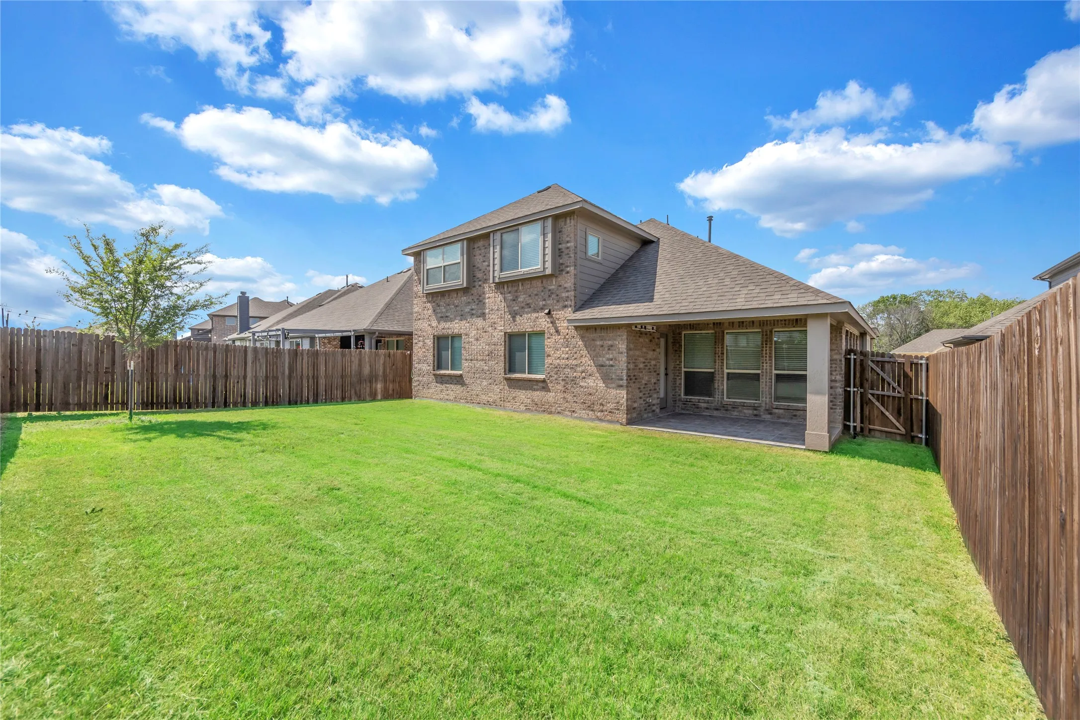 Single Family Residence For Sale in Collin County , 452 W Autumn Hill Bluff, Lavon, Texas 75166, 4 Bedroom, 3 Bathroom, 2 Garage spaces, 2,479 Sqft, built in 2022, Preowned, Price $399,774, mls#21247477, Real Estate Agent in Lavon, Homes For Sale in Collin county, Homes For Sale in Lavon, Realtor in Lavon Texas, Real Estate Brokerage Independent Realty Texas, Luminita Cordes Realtor