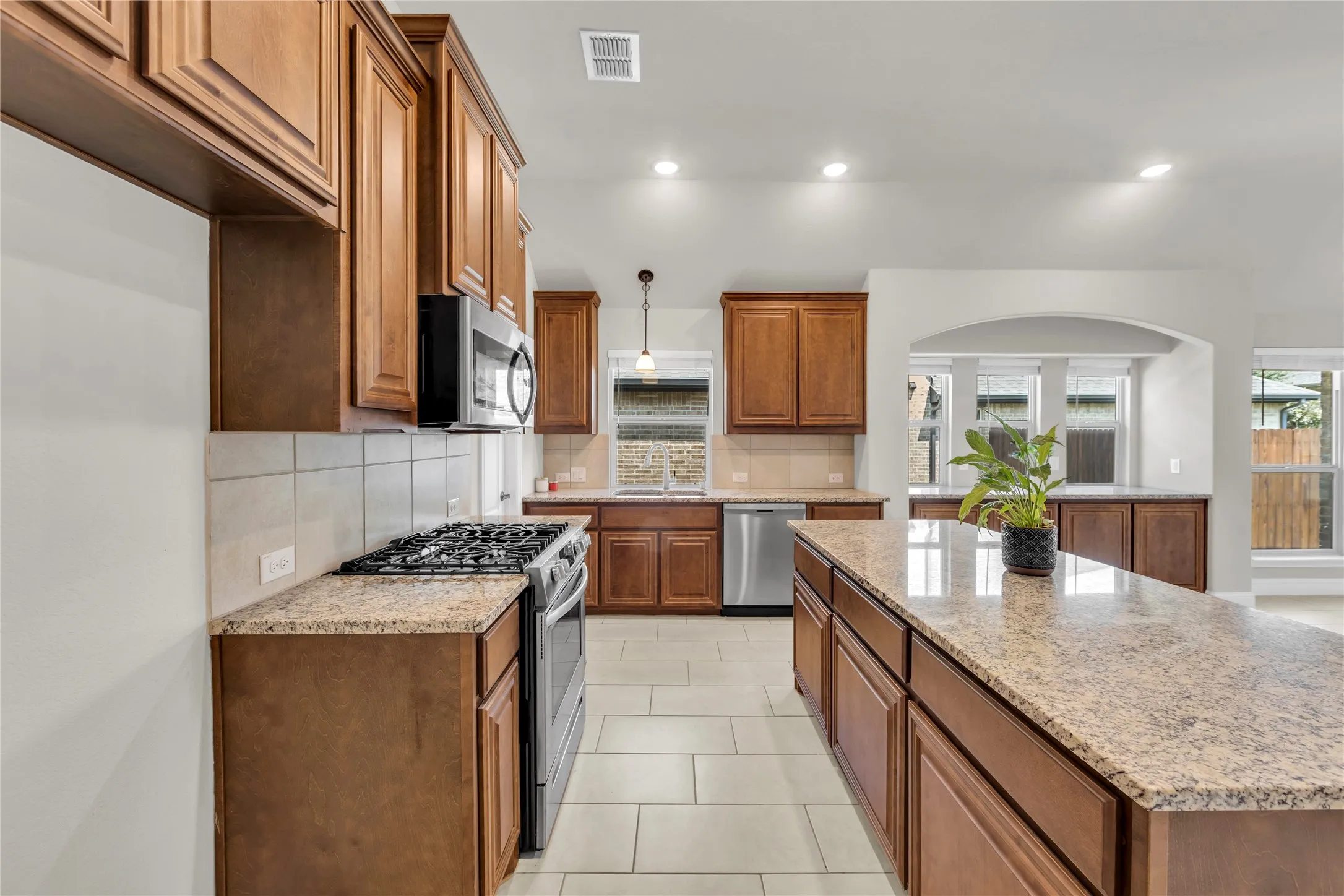 Single Family Residence For Sale in Collin County , 452 W Autumn Hill Bluff, Lavon, Texas 75166, 4 Bedroom, 3 Bathroom, 2 Garage spaces, 2,479 Sqft, built in 2022, Preowned, Price $399,774, mls#21247477, Real Estate Agent in Lavon, Homes For Sale in Collin county, Homes For Sale in Lavon, Realtor in Lavon Texas, Real Estate Brokerage Independent Realty Texas, Luminita Cordes Realtor