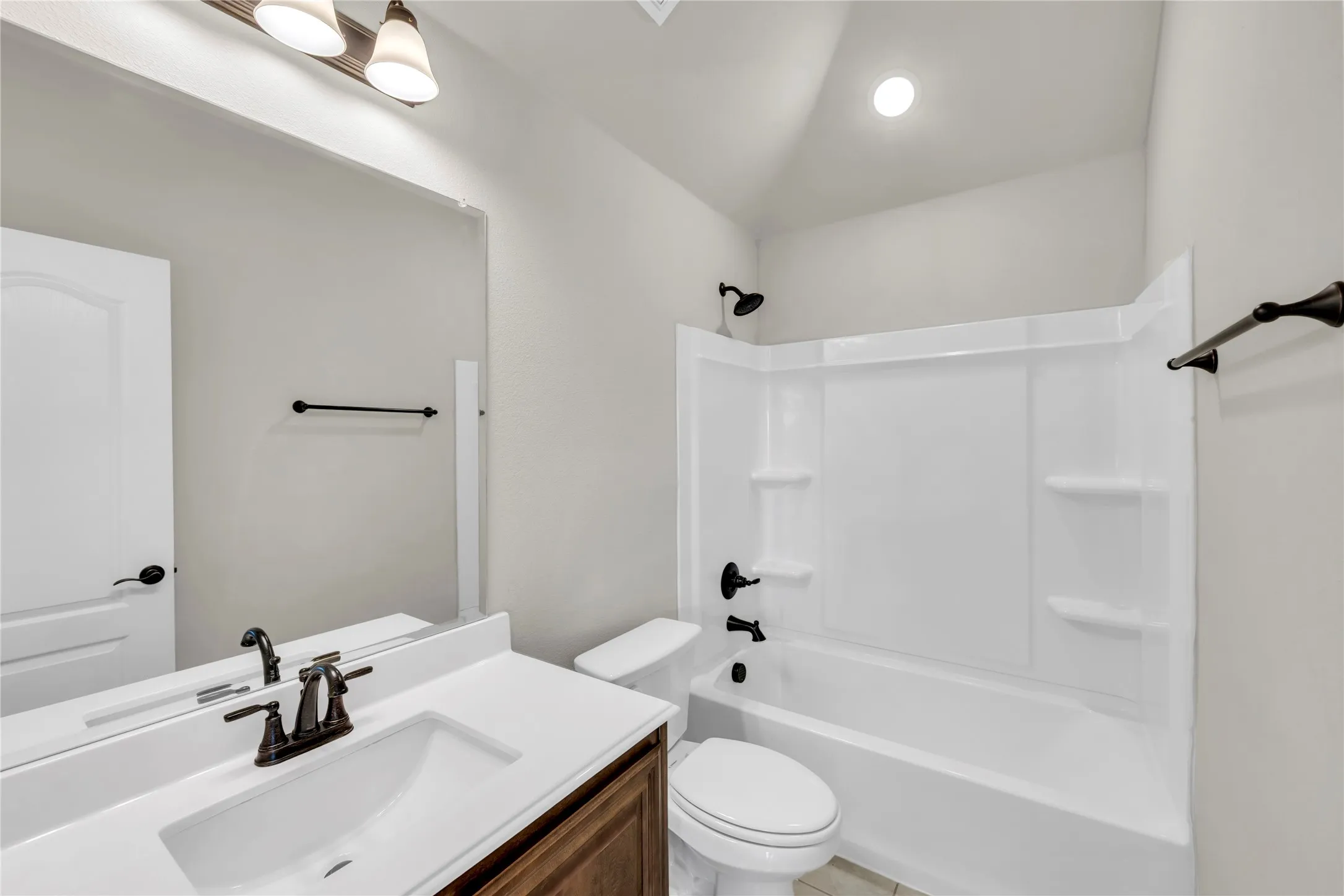Single Family Residence For Sale in Collin County , 452 W Autumn Hill Bluff, Lavon, Texas 75166, 4 Bedroom, 3 Bathroom, 2 Garage spaces, 2,479 Sqft, built in 2022, Preowned, Price $399,774, mls#21247477, Real Estate Agent in Lavon, Homes For Sale in Collin county, Homes For Sale in Lavon, Realtor in Lavon Texas, Real Estate Brokerage Independent Realty Texas, Luminita Cordes Realtor